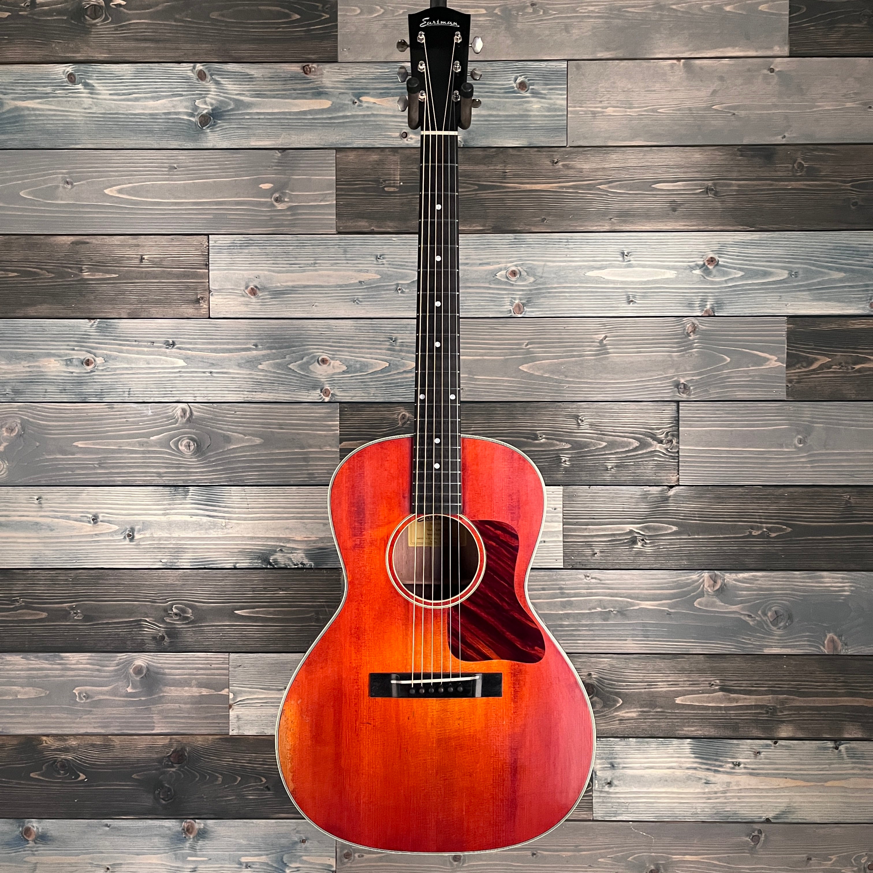 Eastman Guitars OO Slope Shoulder Antique Varnish Acoustic Guitar