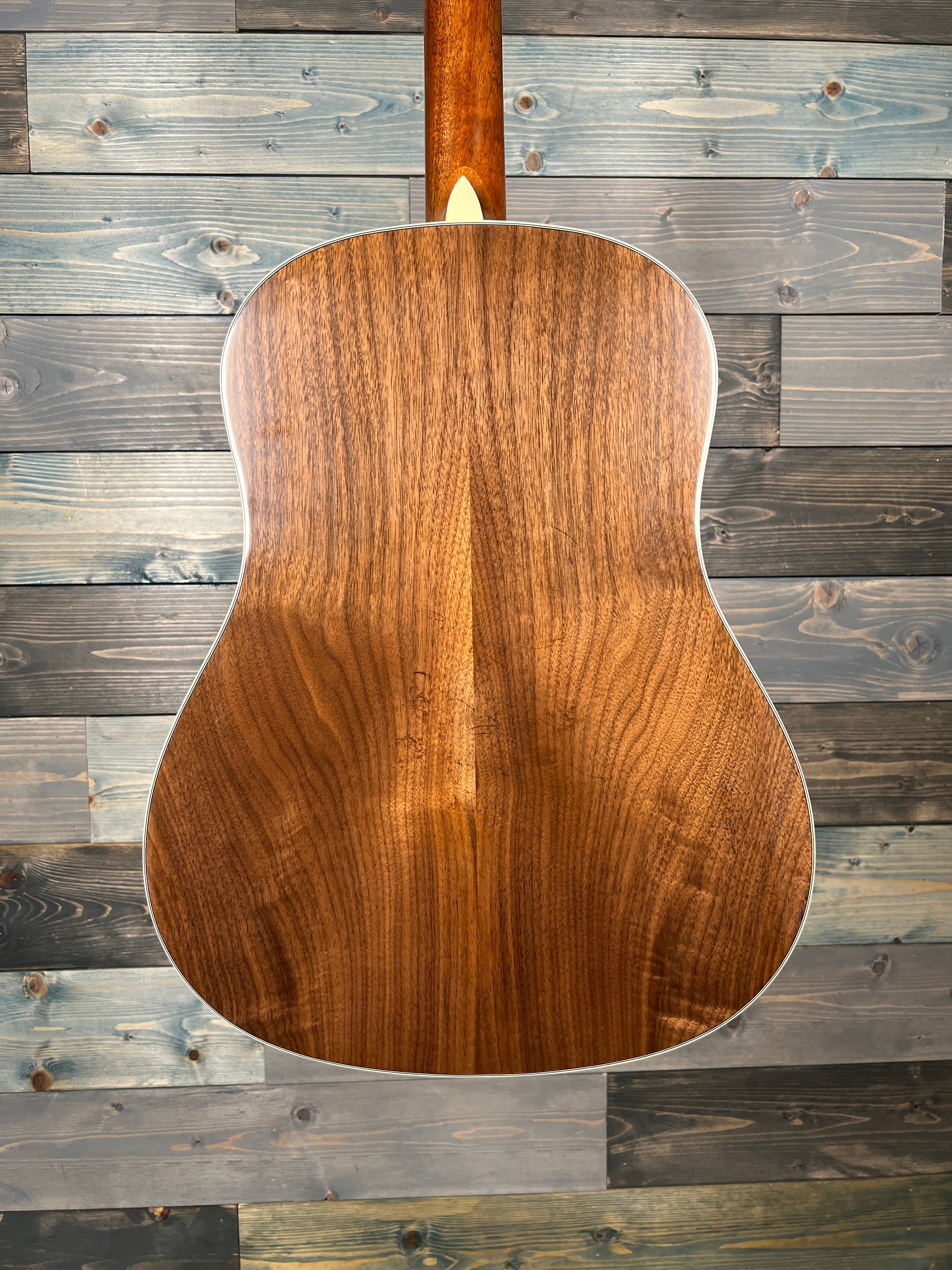 Eastman E22SS/V Acoustic Guitar - Antique Sunburst