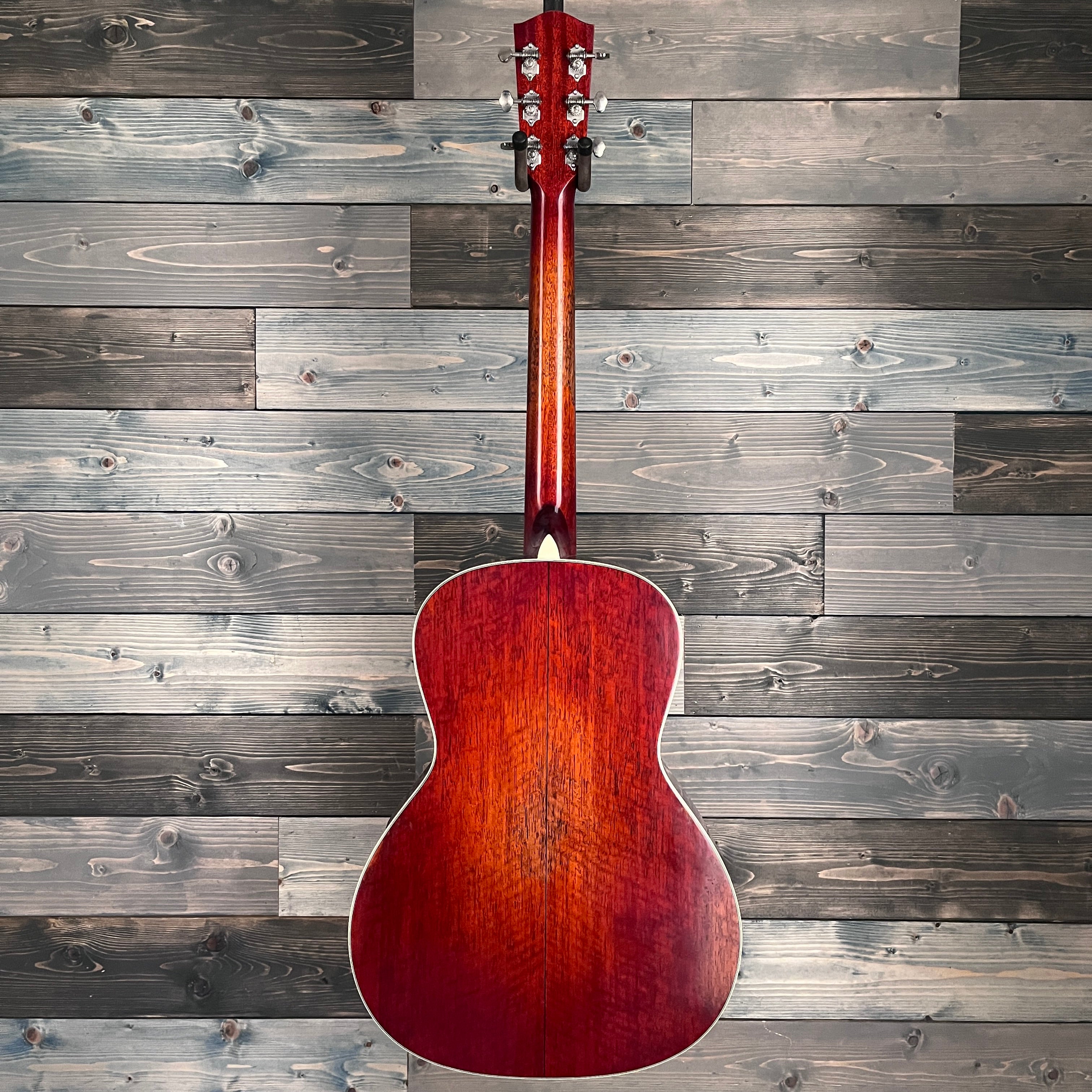 Eastman Guitars OO Slope Shoulder Antique Varnish Acoustic Guitar