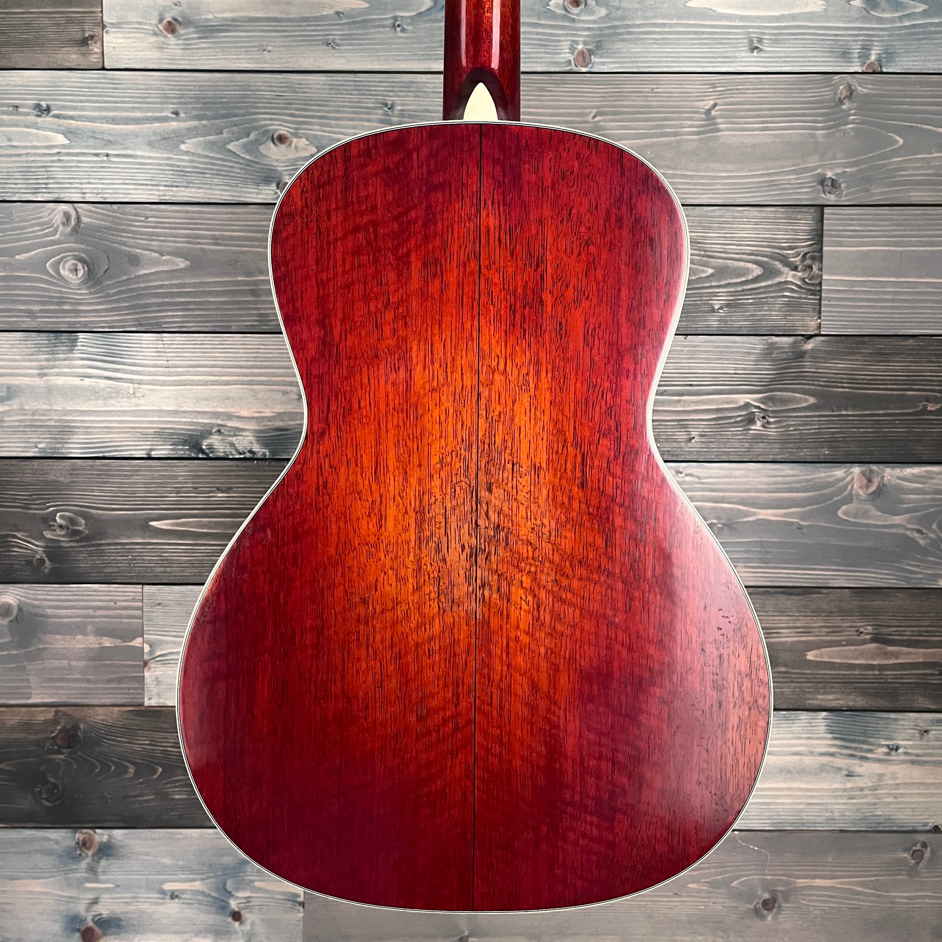 Eastman Guitars OO Slope Shoulder Antique Varnish Acoustic Guitar