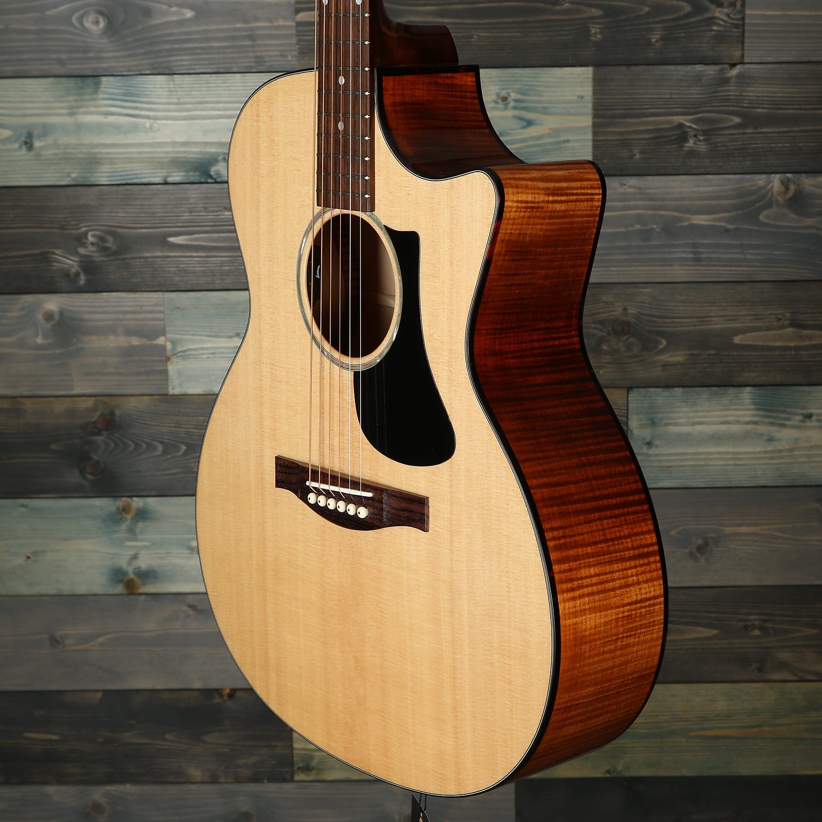 Eastman PCH3-GACE-CLA Acoustic Electric Guitar w/Padded Gig Bag