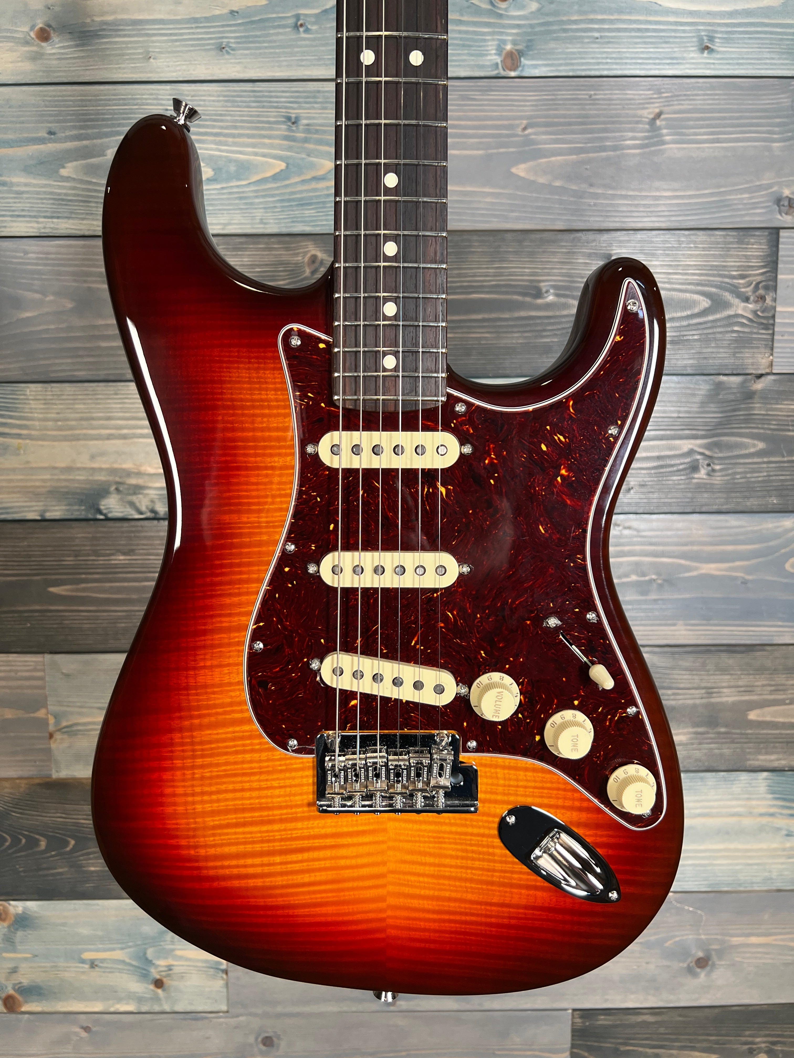 DEMO Fender 70th Anniversary Am Professional II Stratocaster, Comet Burst