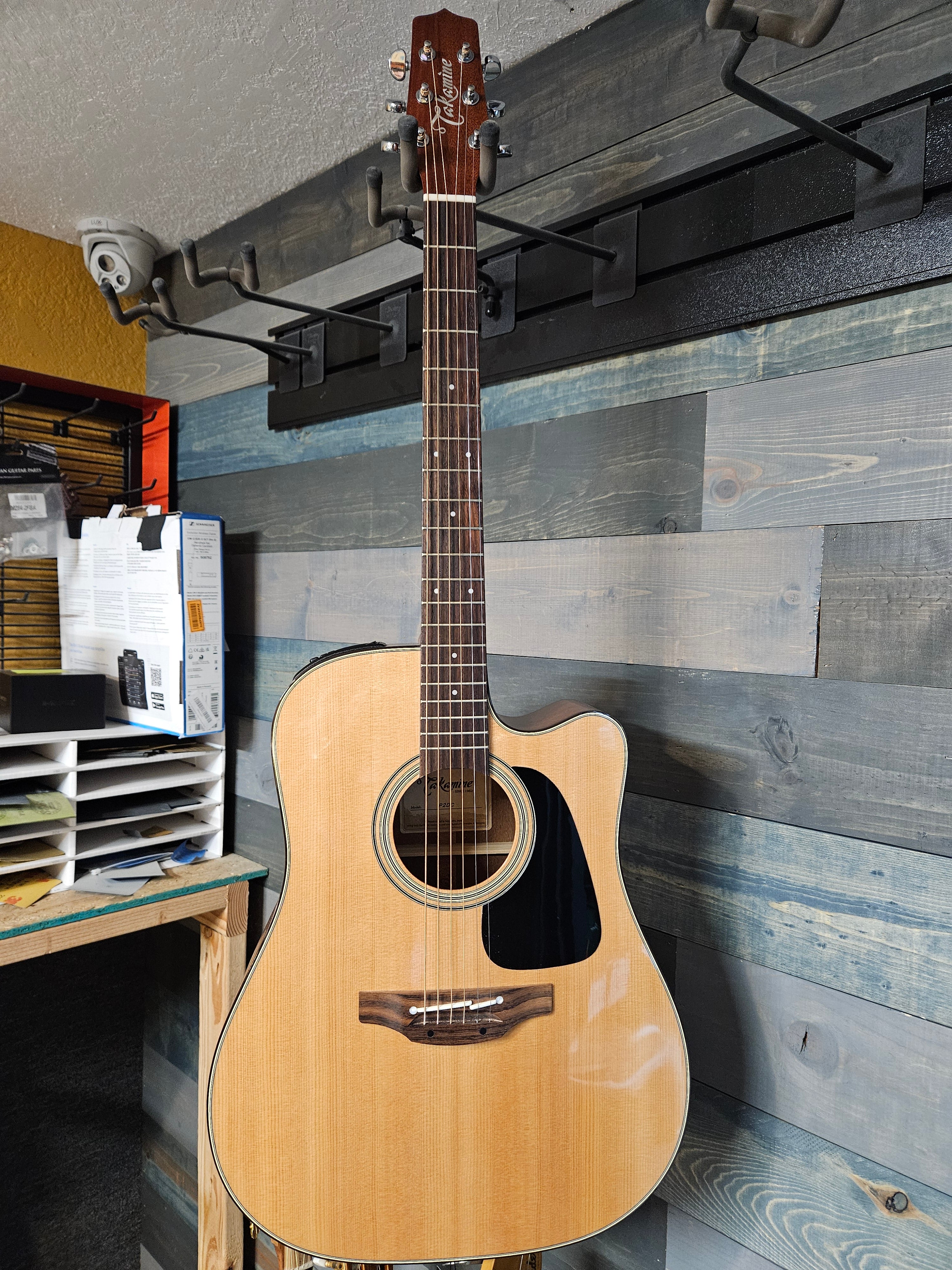 USED Takamine P2DC Acoustic Guitar w/Case