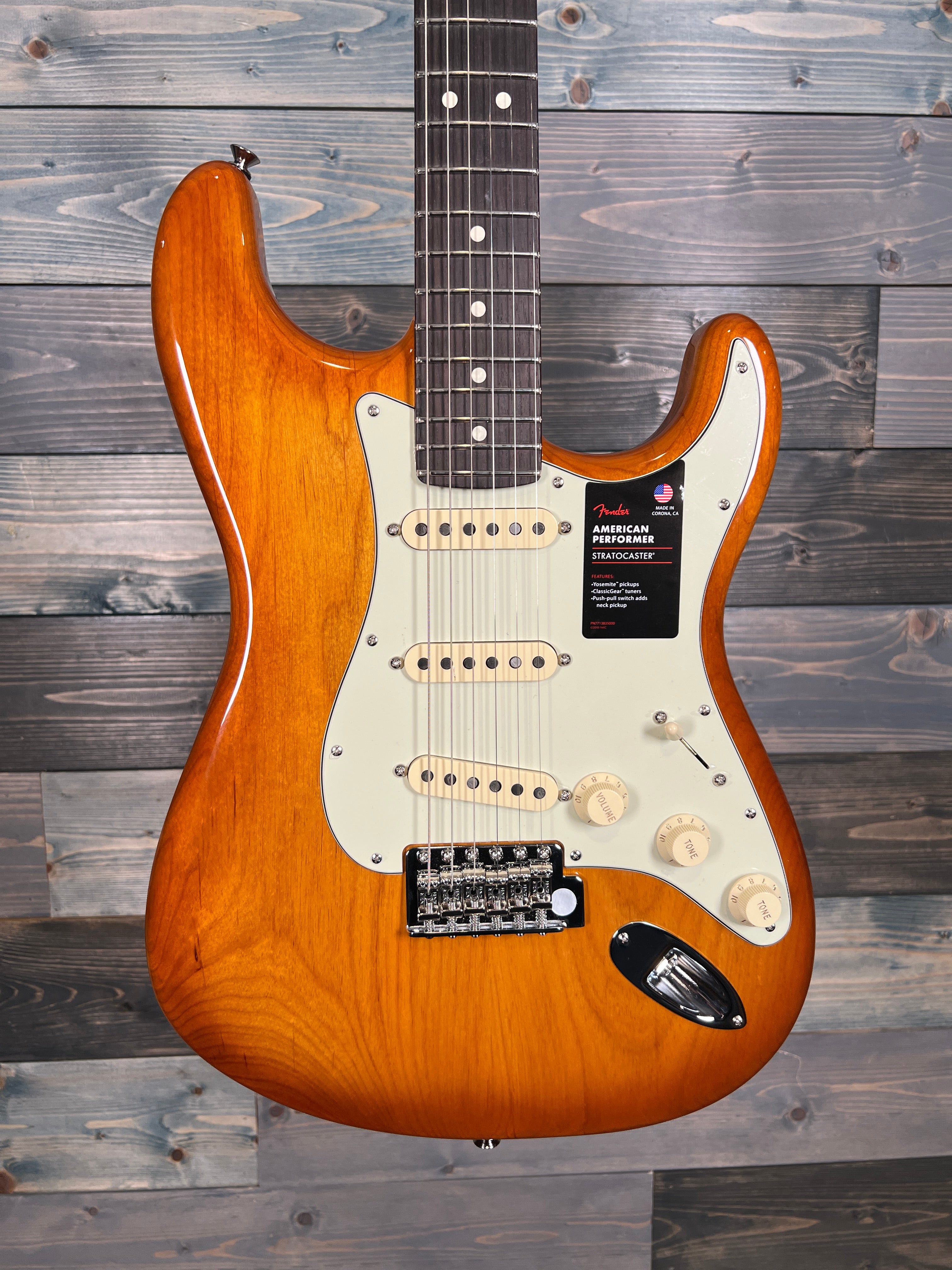 Fender American Performer Stratocaster, Rosewood Fingerboard, Honey Burst