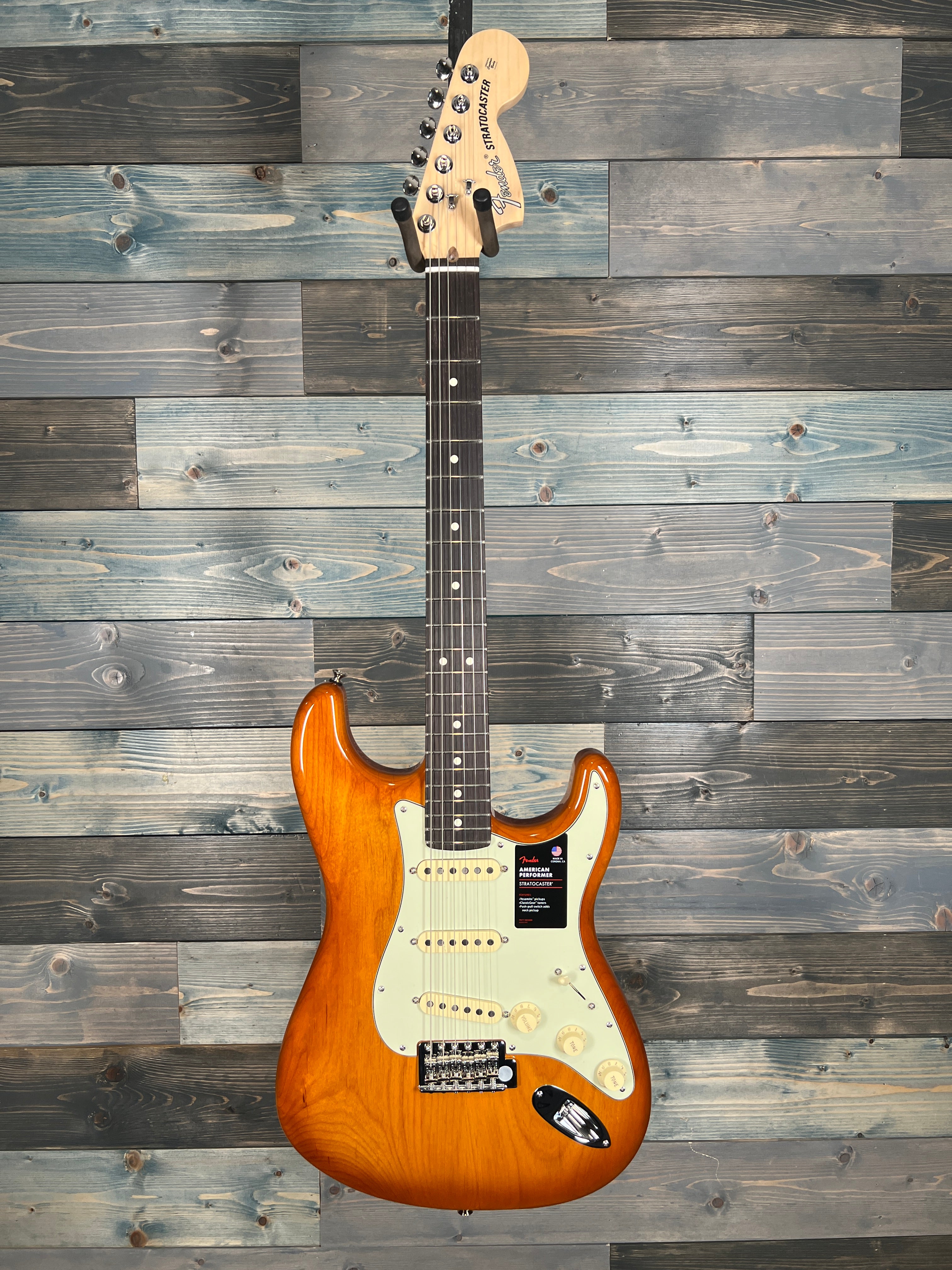 Fender American Performer Stratocaster, Rosewood Fingerboard, Honey Burst