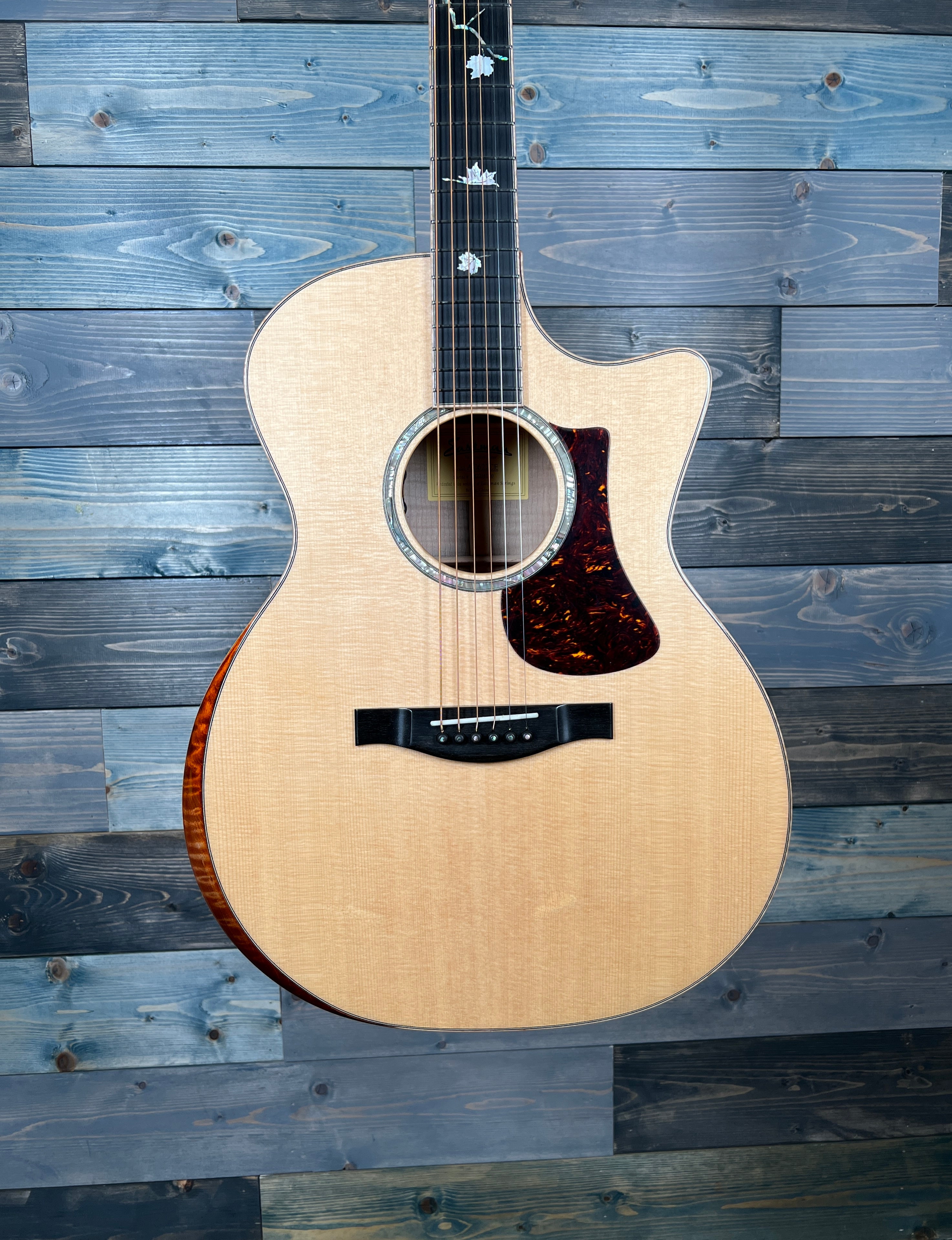 Eastman AC622CE Acoustic Cutaway - Natural