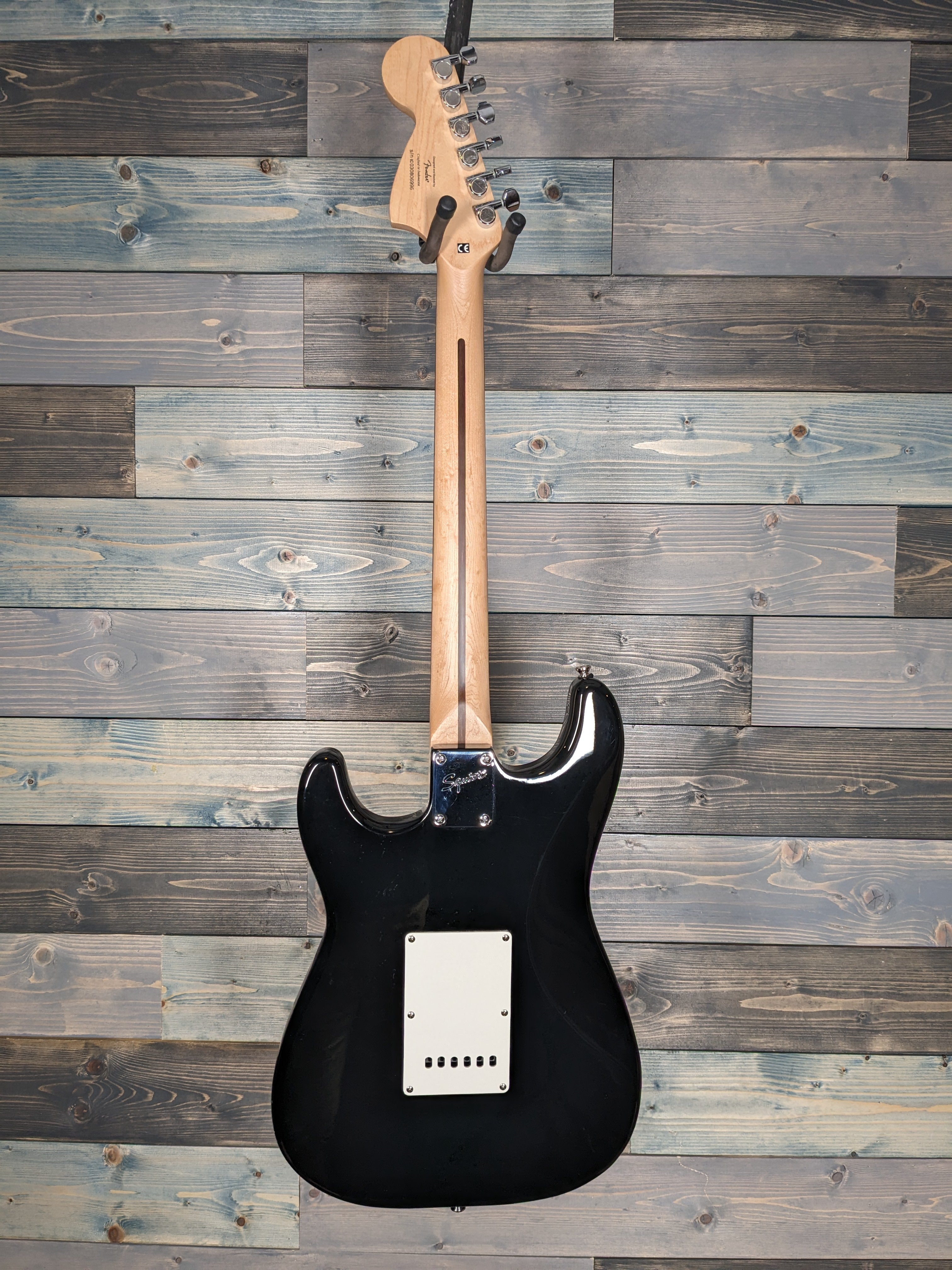 USED Fender Squier Affinity Series Stratocaster, White Pickguard, Black