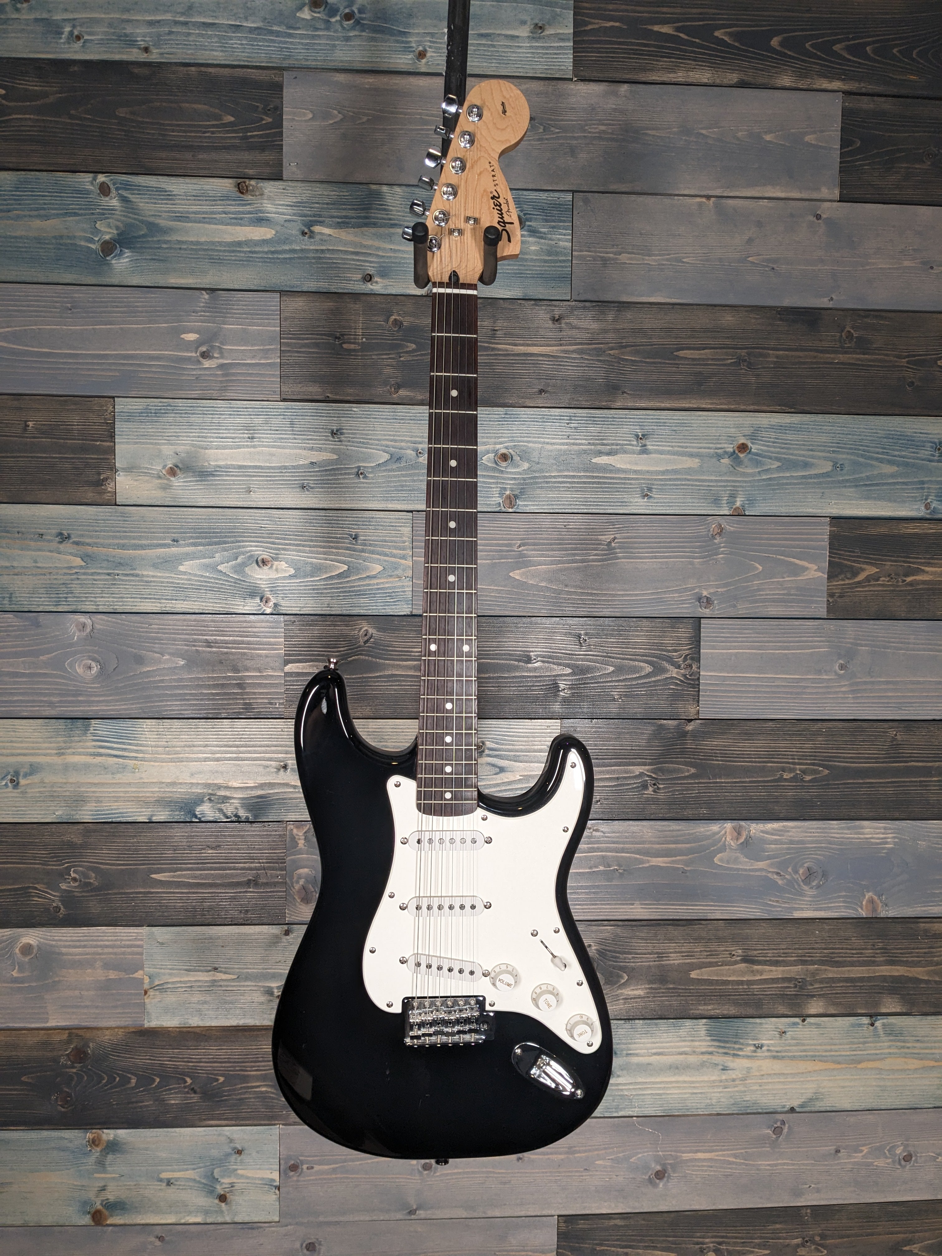 USED Fender Squier Affinity Series Stratocaster, White Pickguard, Black