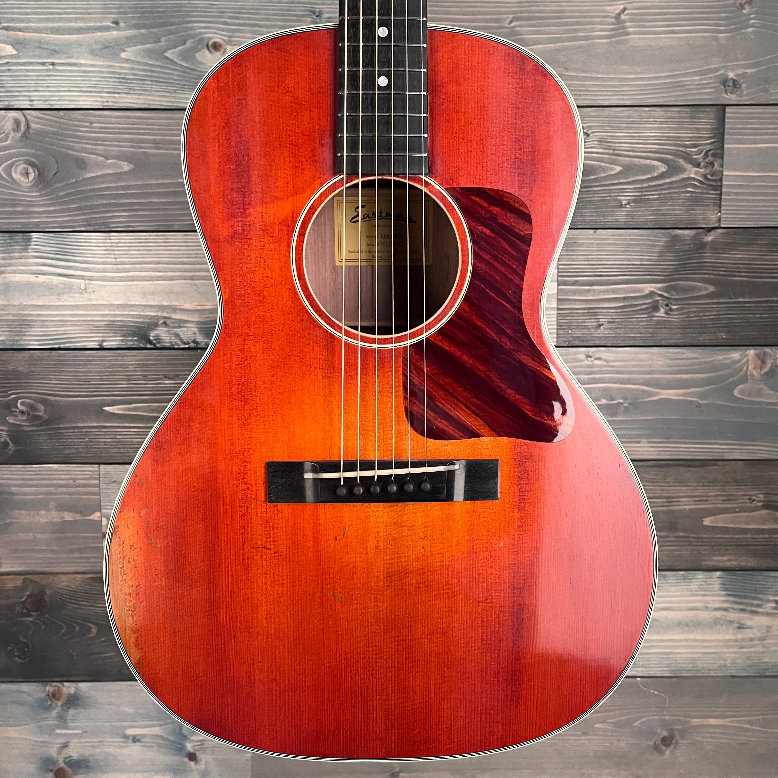 Eastman Guitars OO Slope Shoulder Antique Varnish Acoustic Guitar