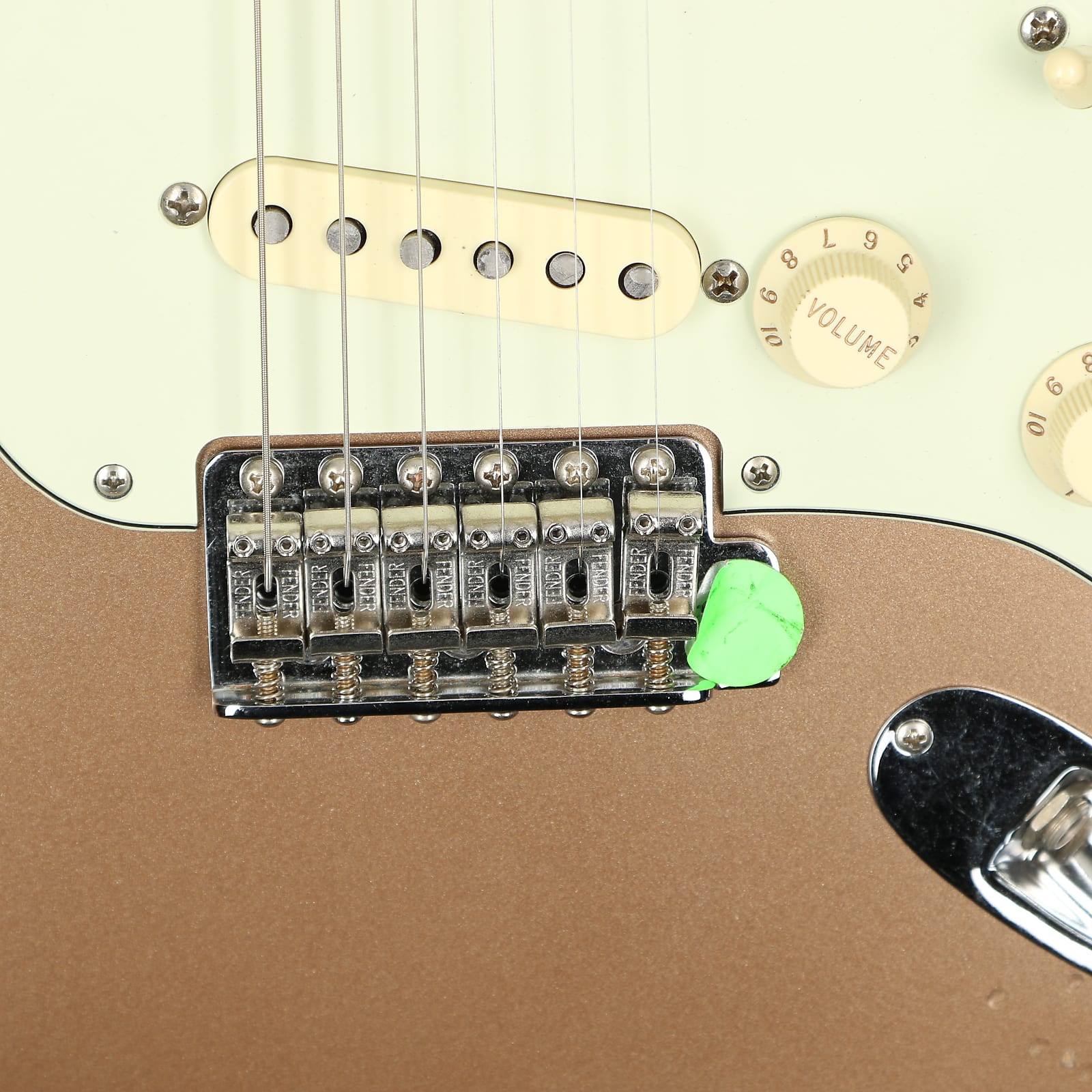 Fender Vintera Road Worn '60s Stratocaster, Pau Ferro FB, Firemist Gold