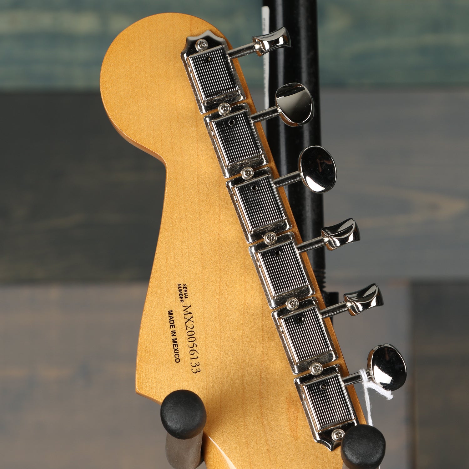 Fender Vintera '60s Stratocaster, Pau Ferro Fingerboard, 3-Color Sunburst