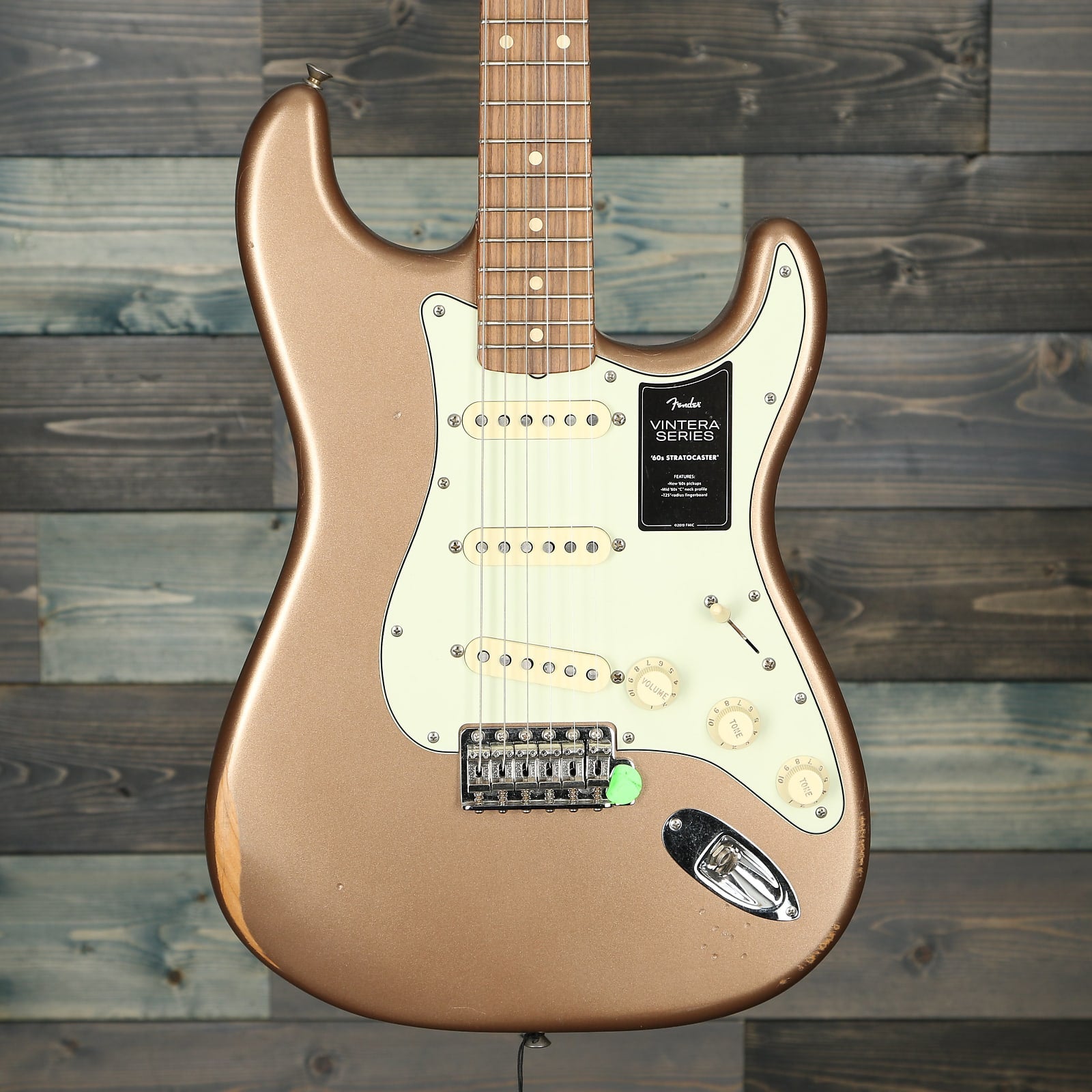 Fender Vintera Road Worn '60s Stratocaster, Pau Ferro FB, Firemist Gold