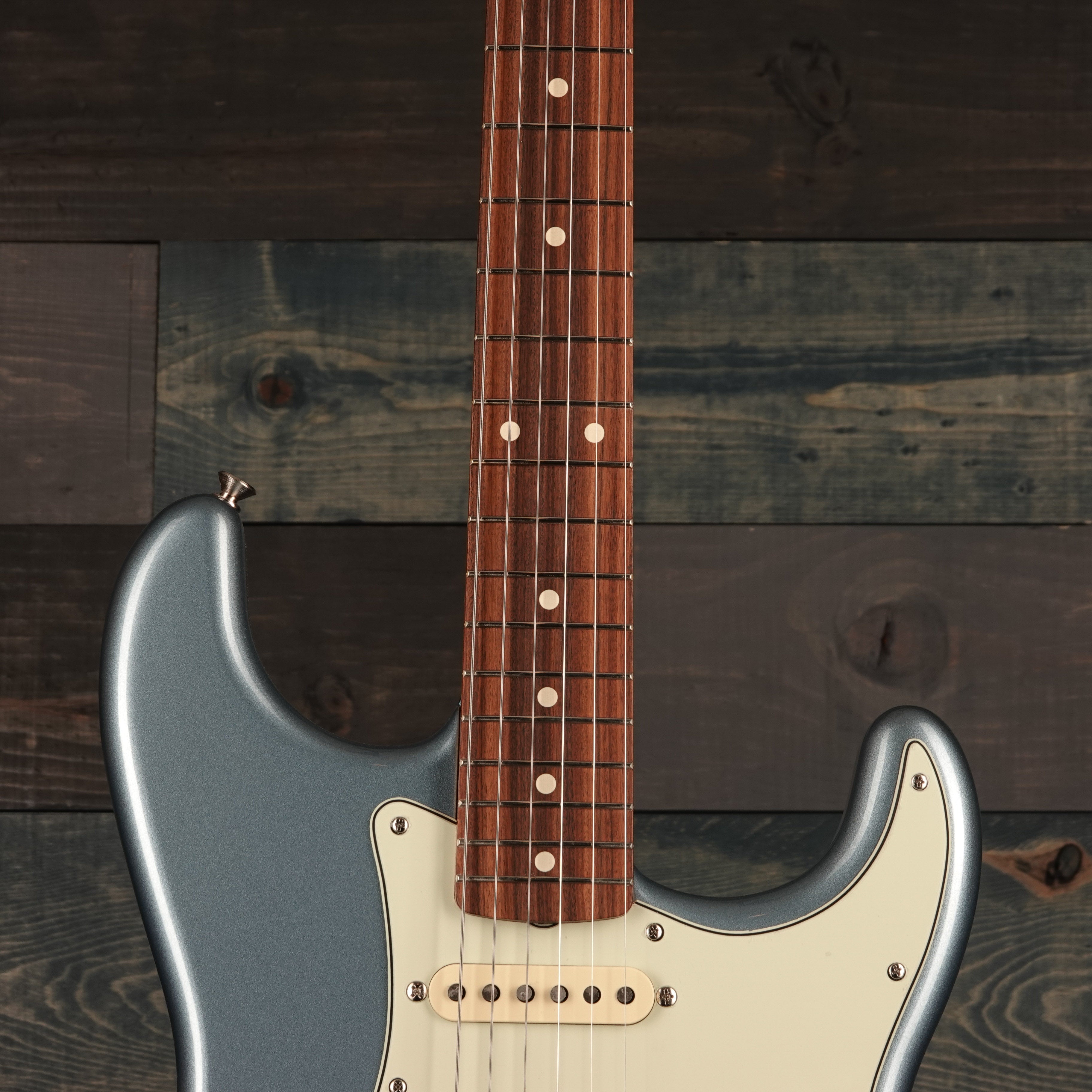 Fender Vintera '60s Stratocaster, Pau Ferro Fingerboard, Ice Blue Metallic