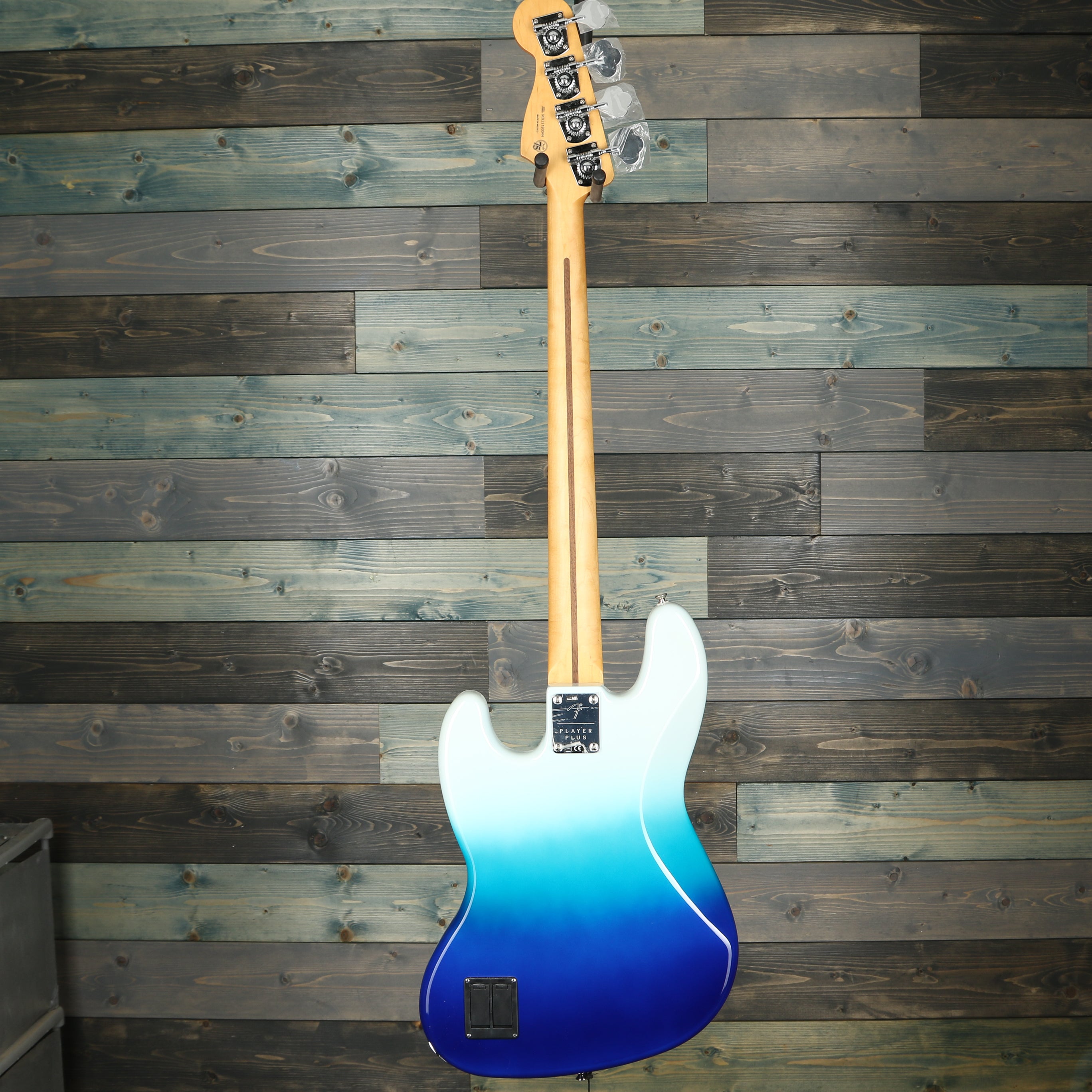 Fender Player Plus Jazz Bass, Pau Ferro Fingerboard, Belair Blue
