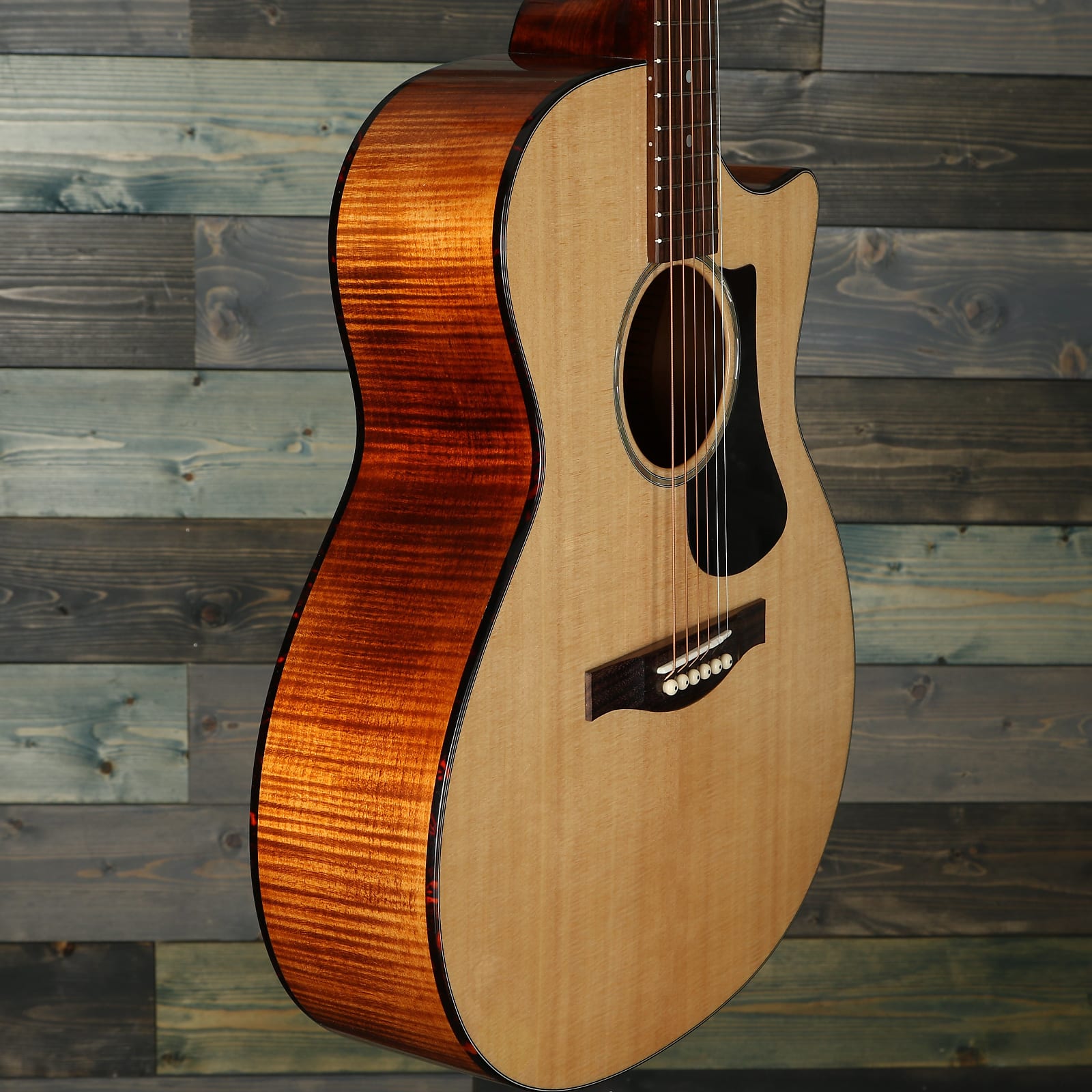 Eastman PCH3-GACE-CLA Acoustic Electric Guitar w/Padded Gig Bag