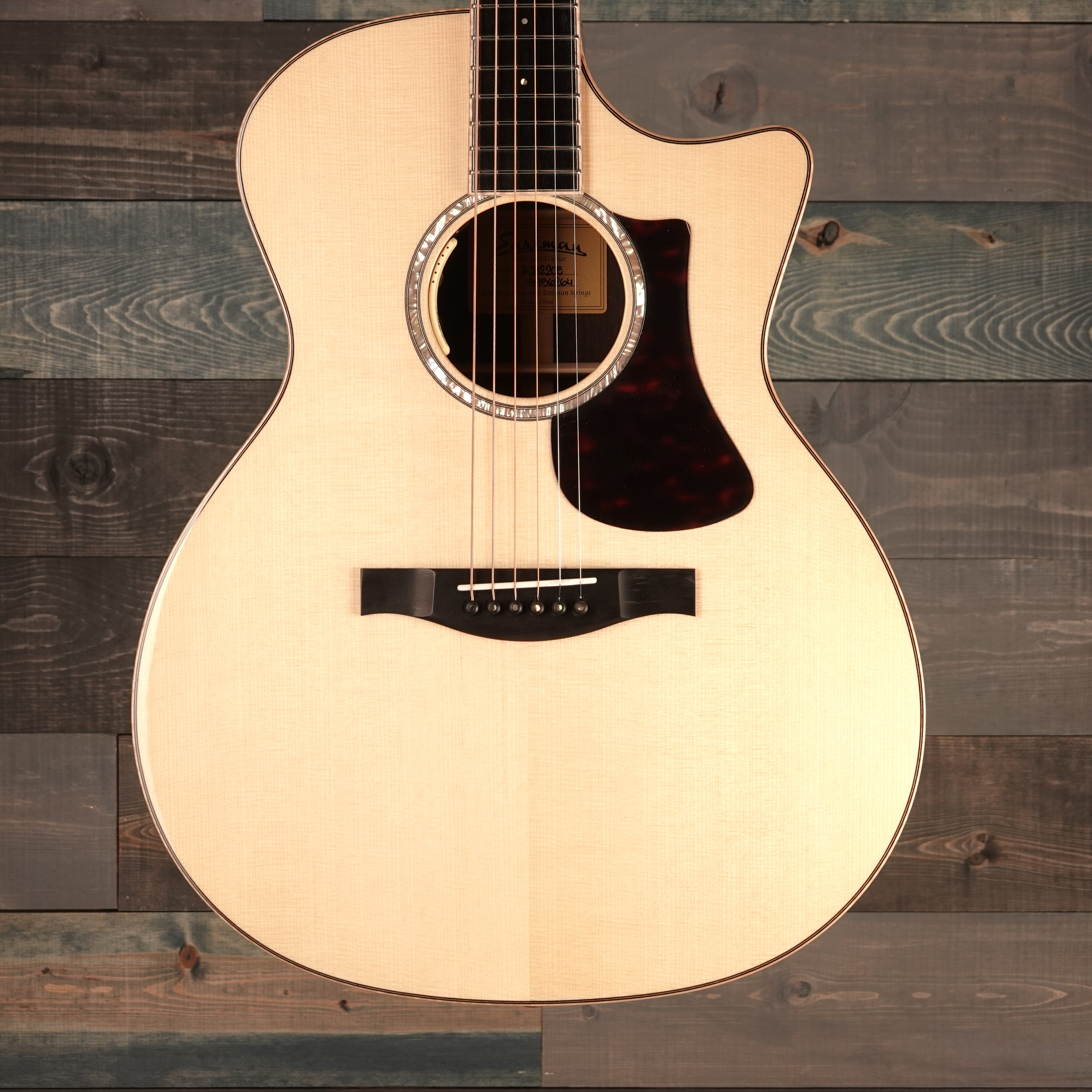 Eastman Guitars AC822CE Custom Rosewood Auditorium Cutaway A/E