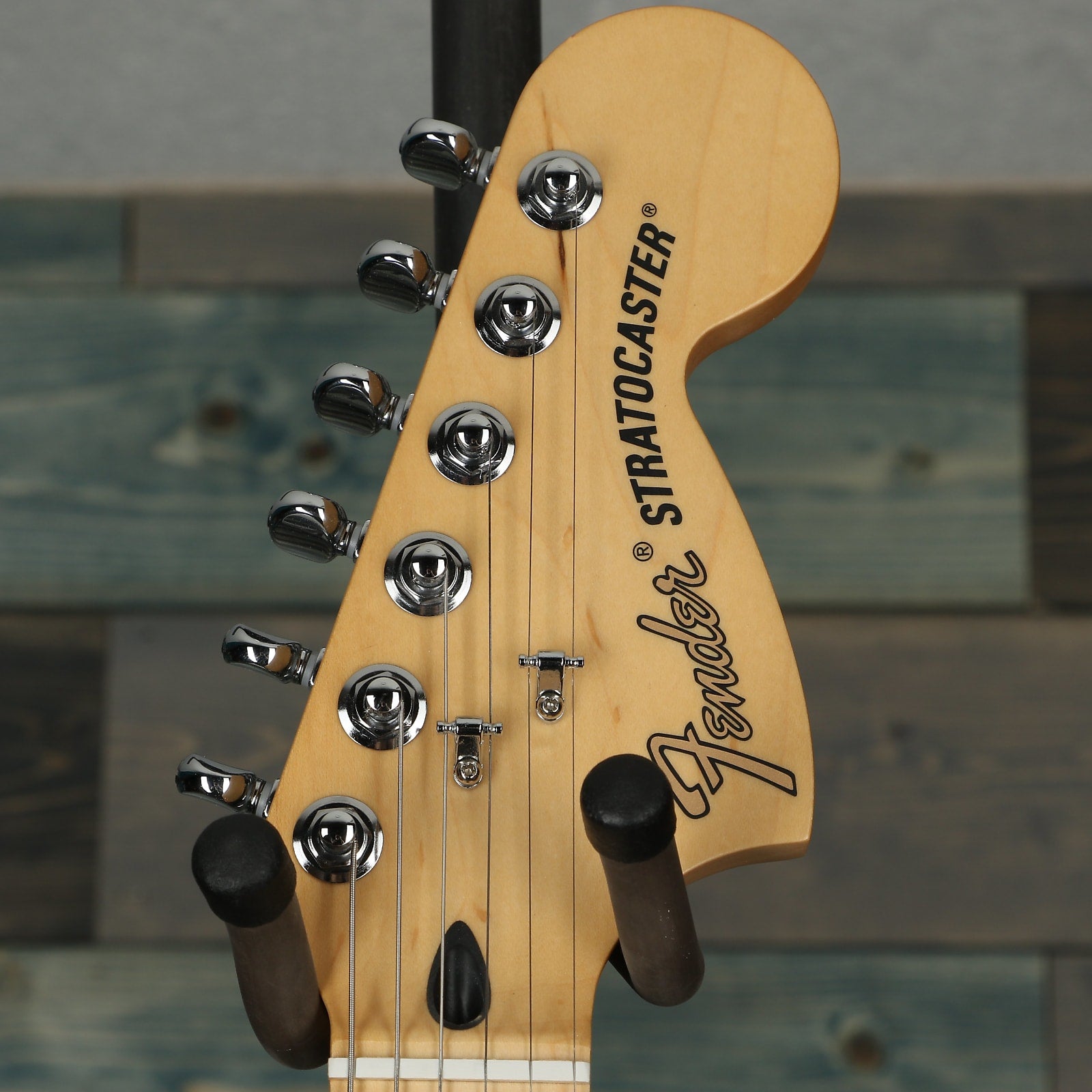 Fender Deluxe Roadhouse Stratocaster®, Maple Fingerboard, Classic Copper w/Bag