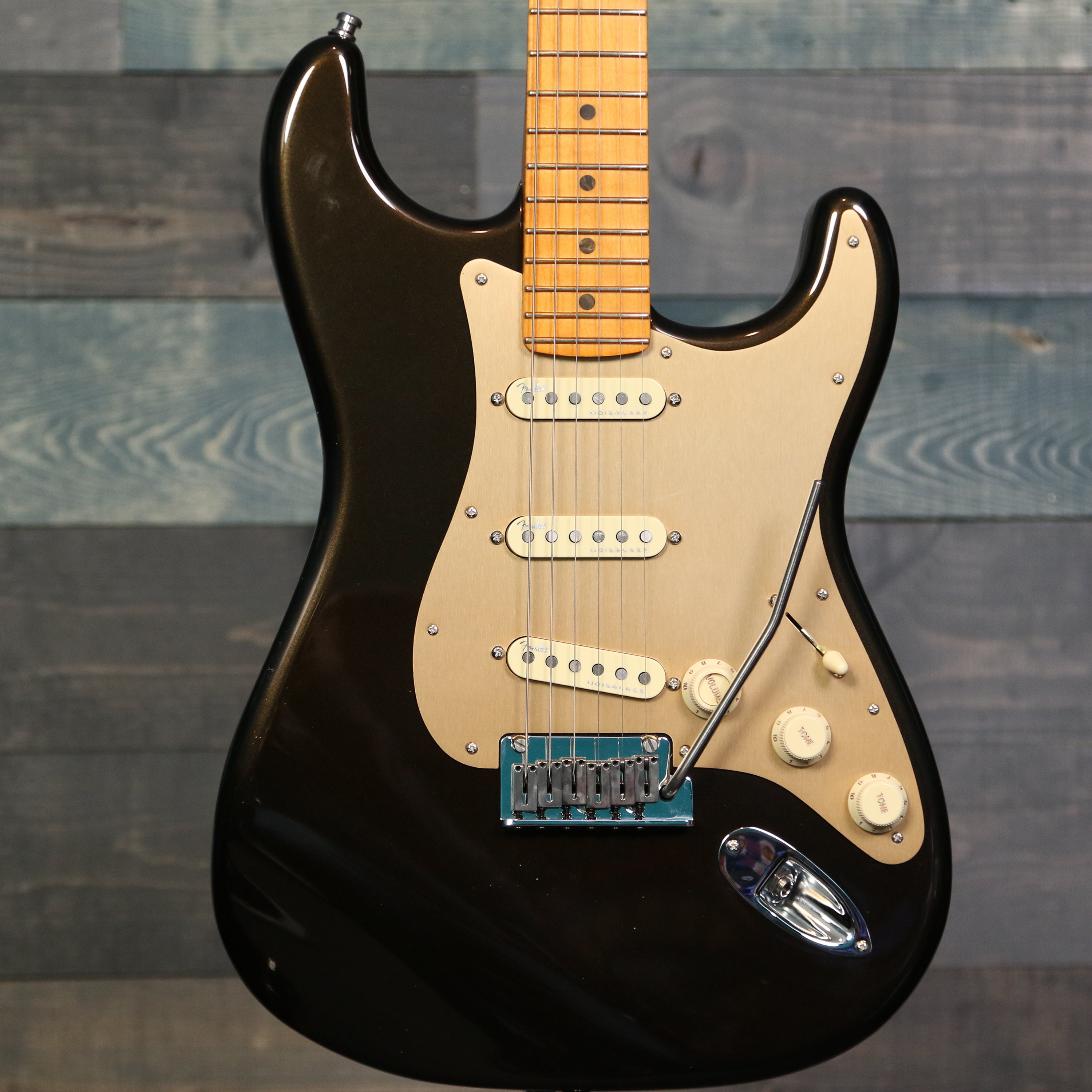 Fender American Ultra Stratocaster, Maple Fingerboard, Texas Tea