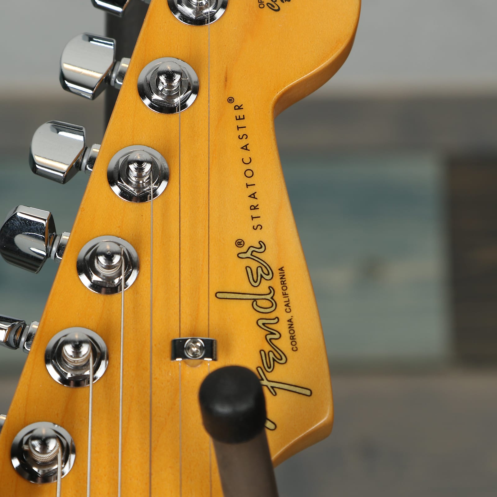 Fender American Professional II Stratocaster, Maple Fingerboard, Miami Blue