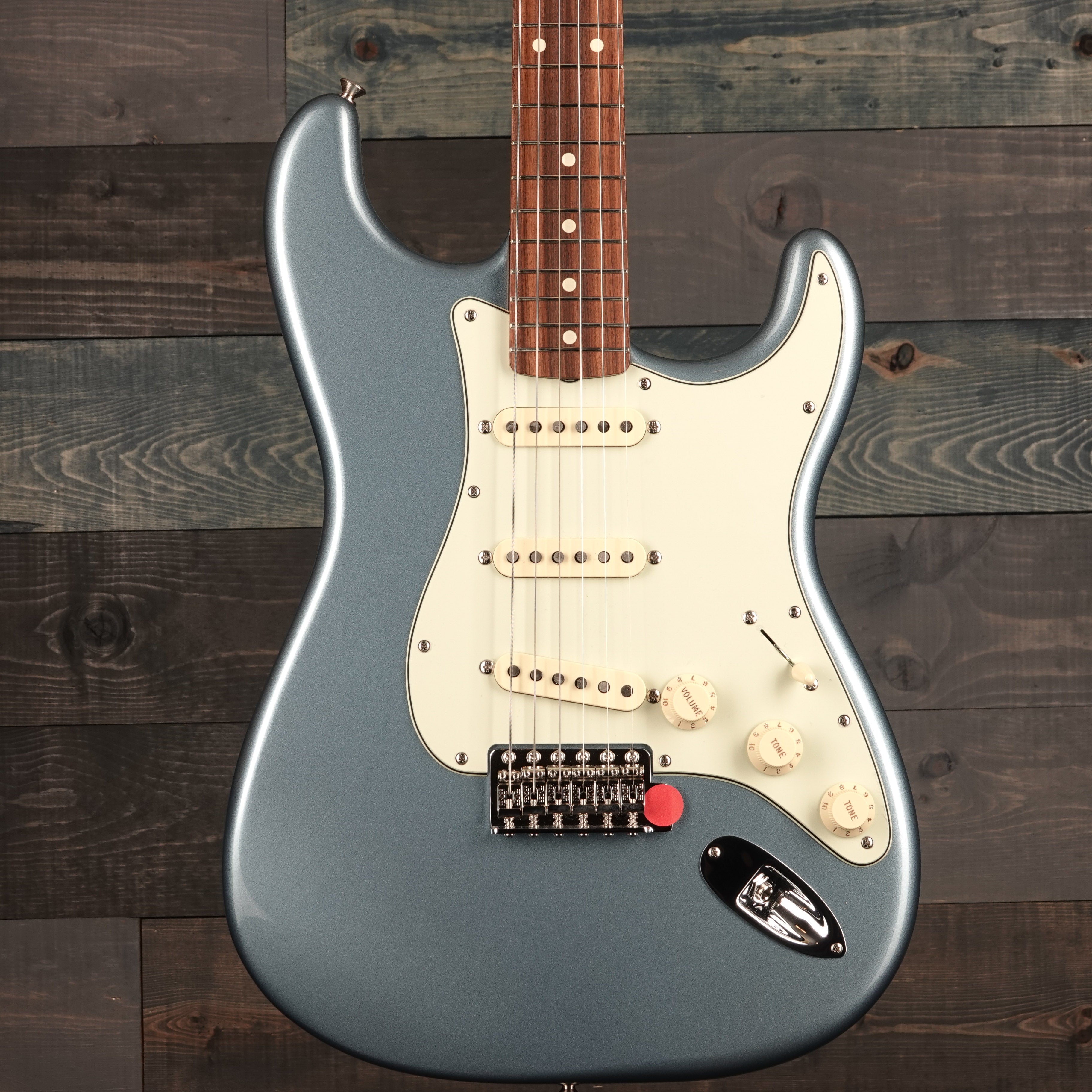 Fender Vintera '60s Stratocaster, Pau Ferro Fingerboard, Ice Blue Metallic