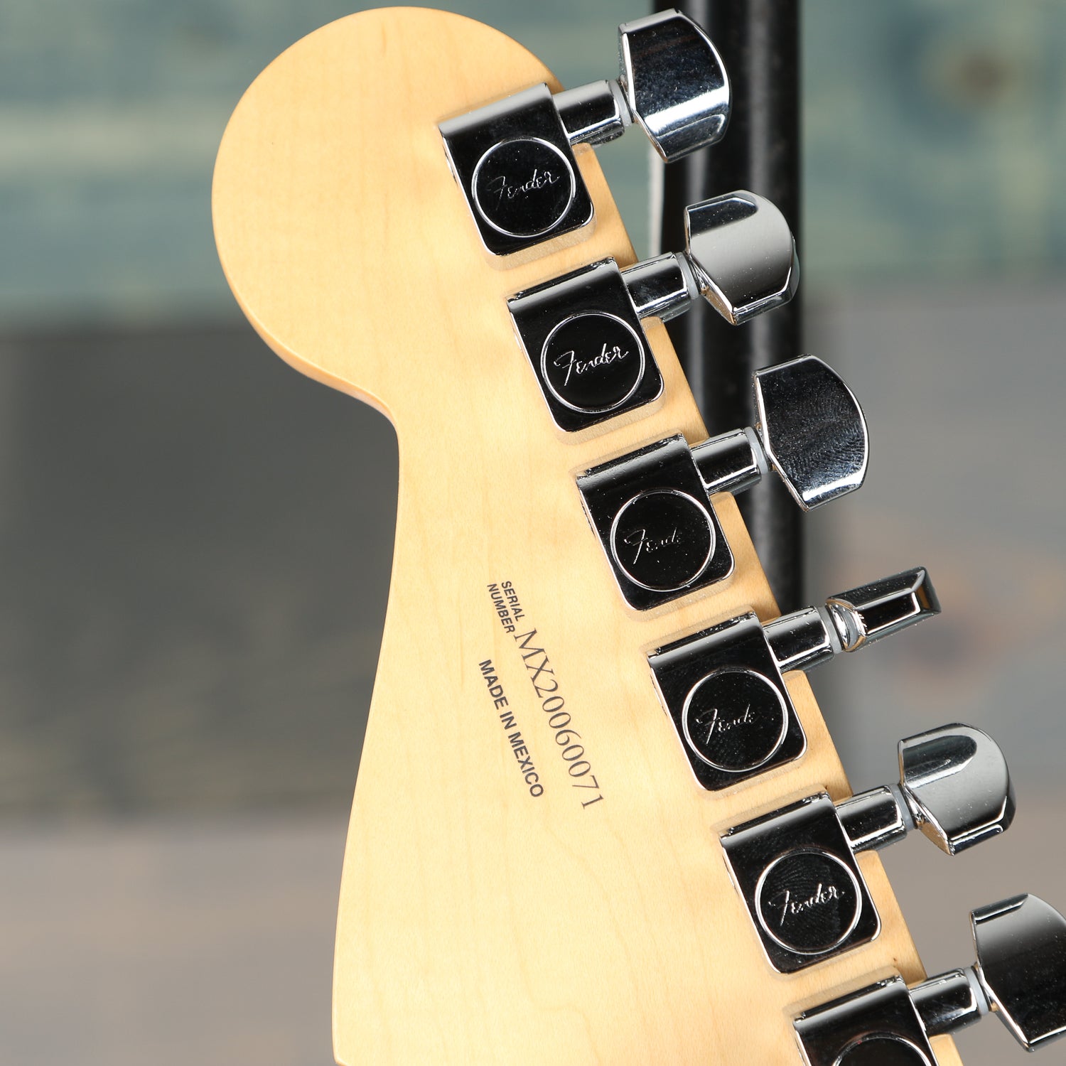 Fender Player Stratocaster HSS Plus Top, Maple Fingerboard, Aged Cherry Burst