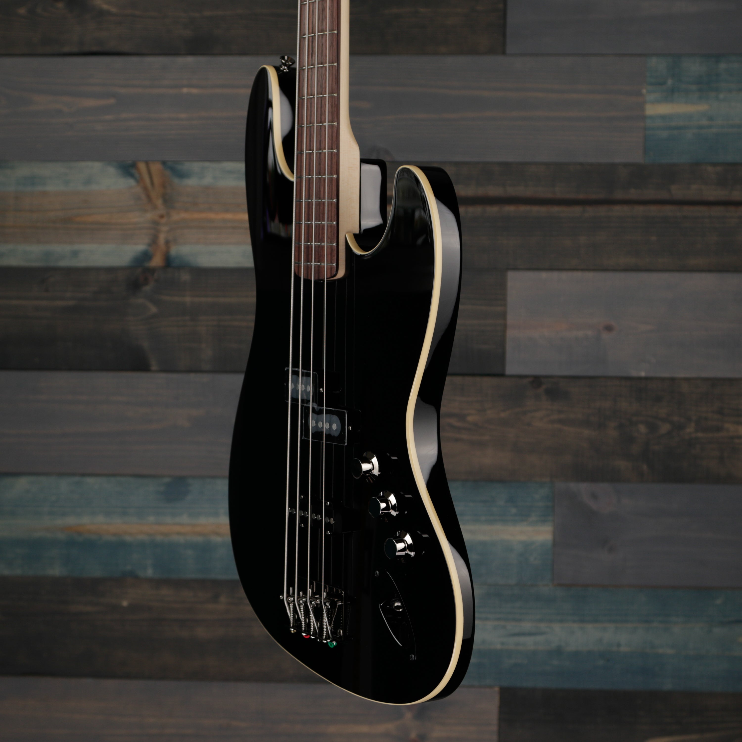 Fender Aerodyne Jazz Bass Rosewood Stained Fingerboard, Black, No Pickguard