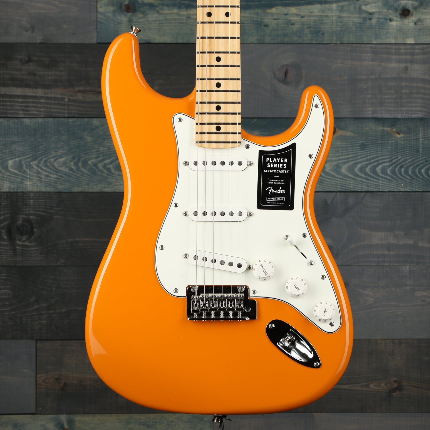 Fender Player Stratocaster®, Maple Fingerboard, Capri Orange