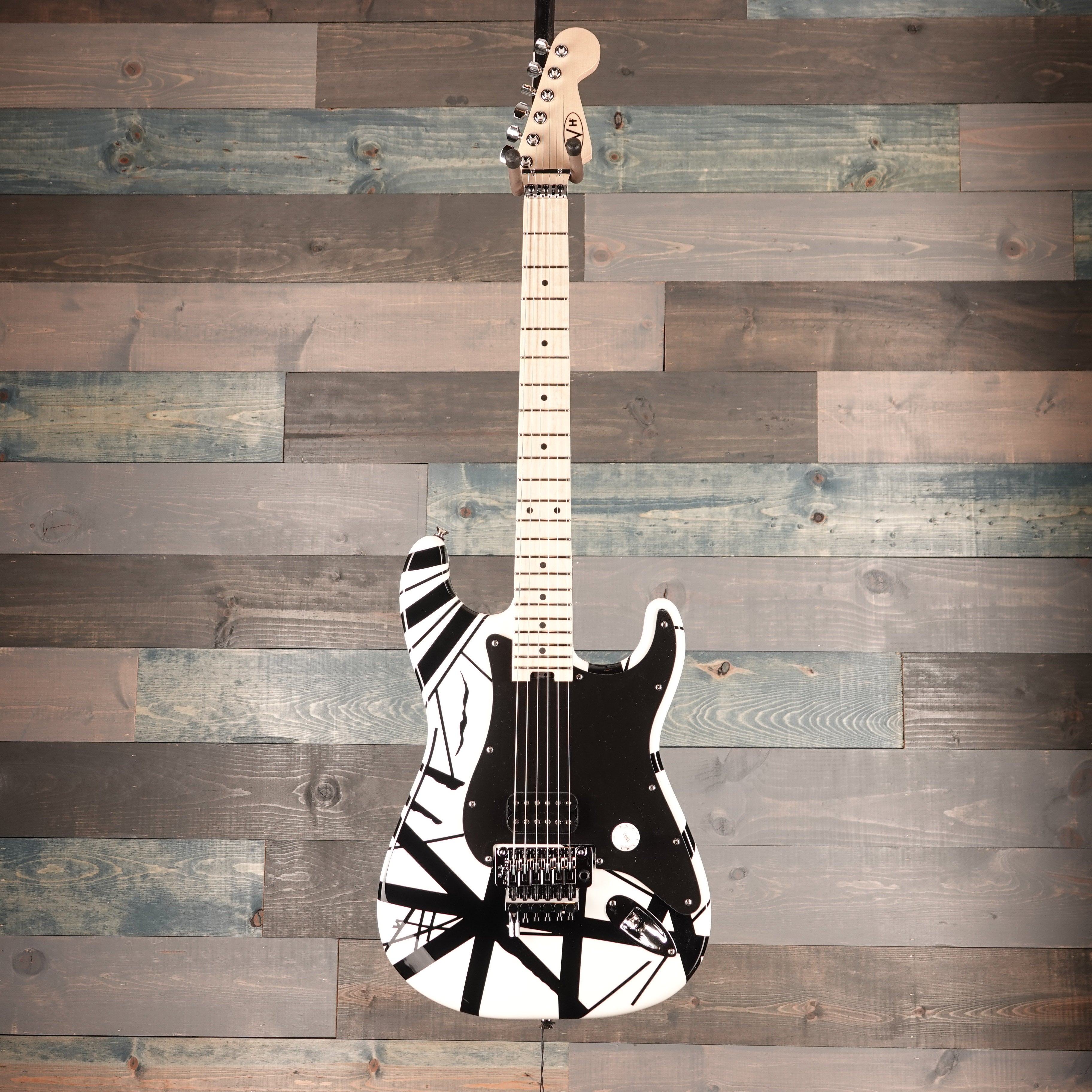 EVH Striped Series White with Black Stripes