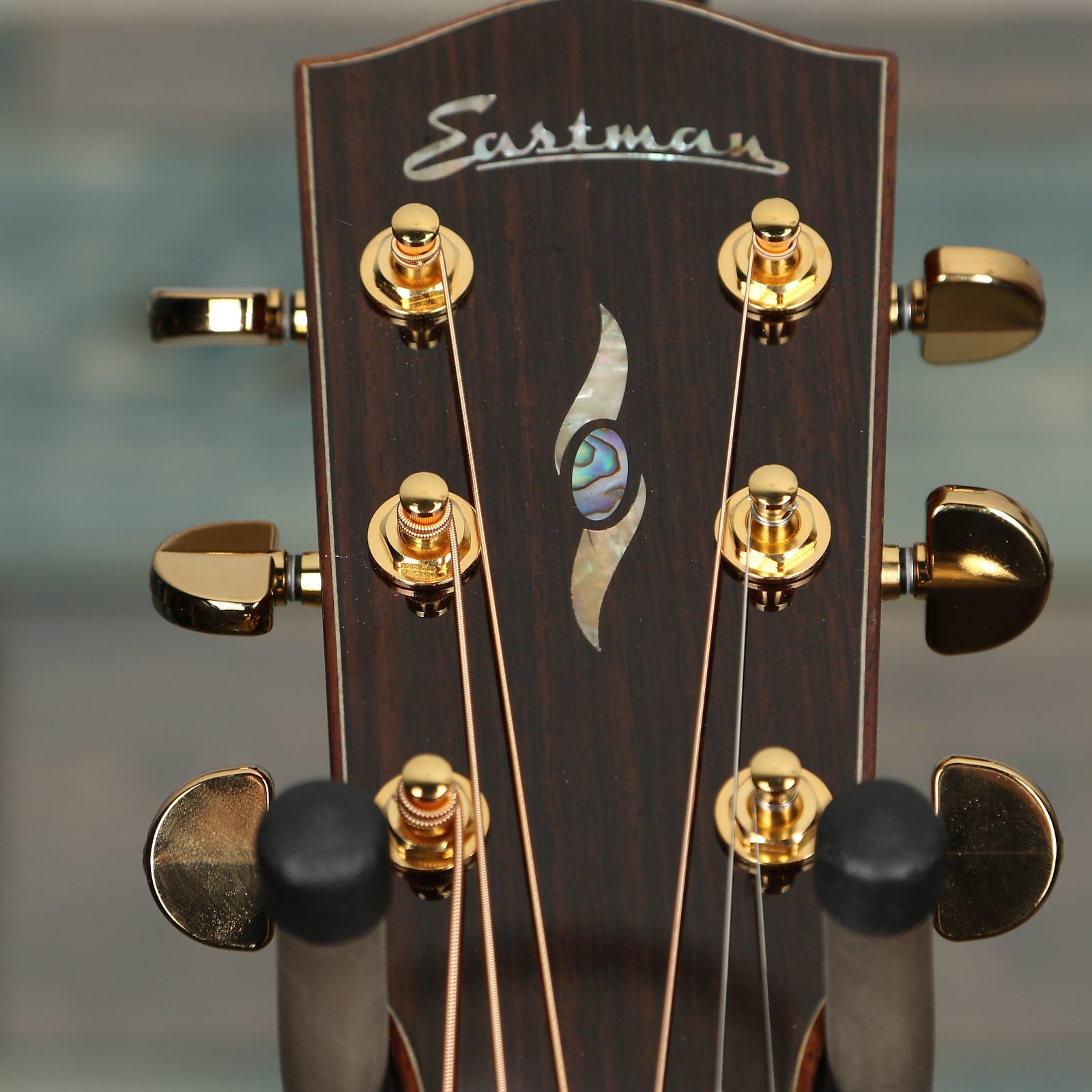 Eastman Guitars AC722CE Cutaway Grand Auditorium A/E Guitar - Dakota Fade