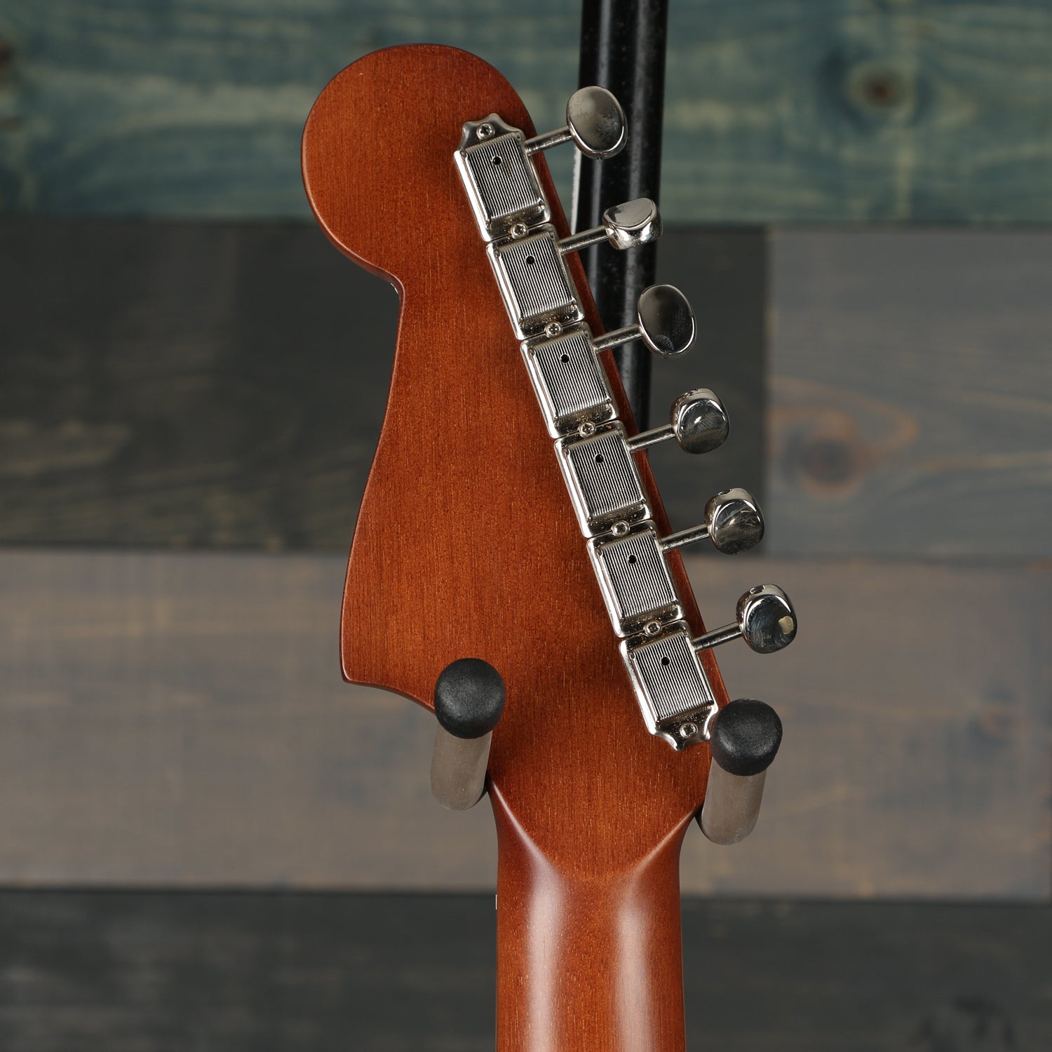 Fender Newporter Player, Walnut Fingerboard, Champagne