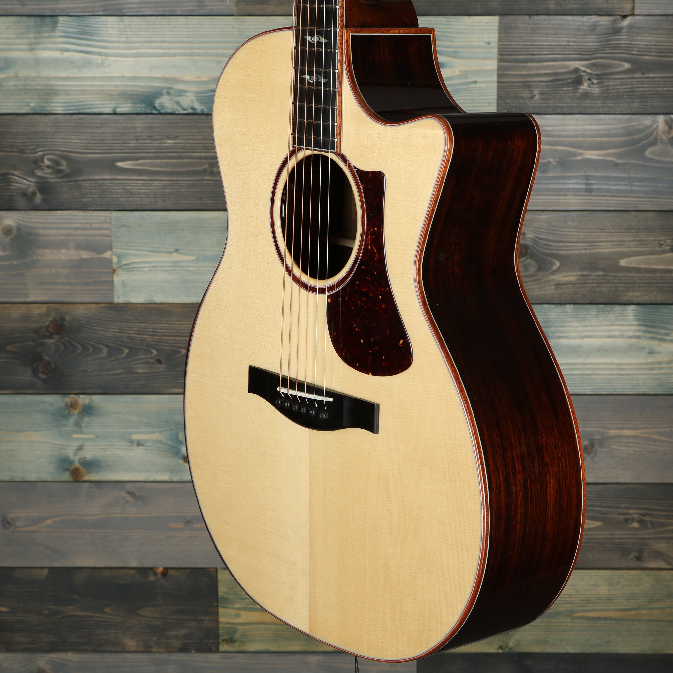 Eastman Guitars AC722CE Cutaway Grand Auditorium A/E Guitar