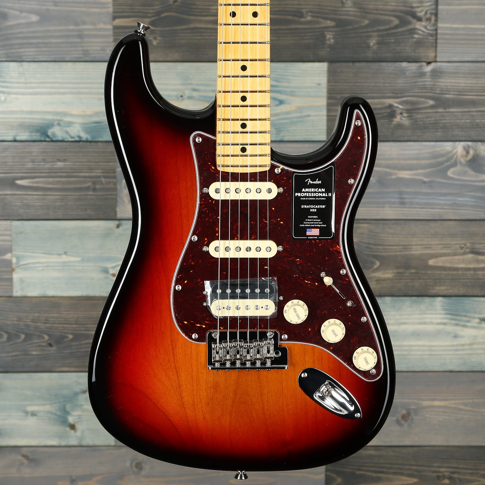 Fender American Professional II Stratocaster HSS, Maple FB, 3-Color Sunburst