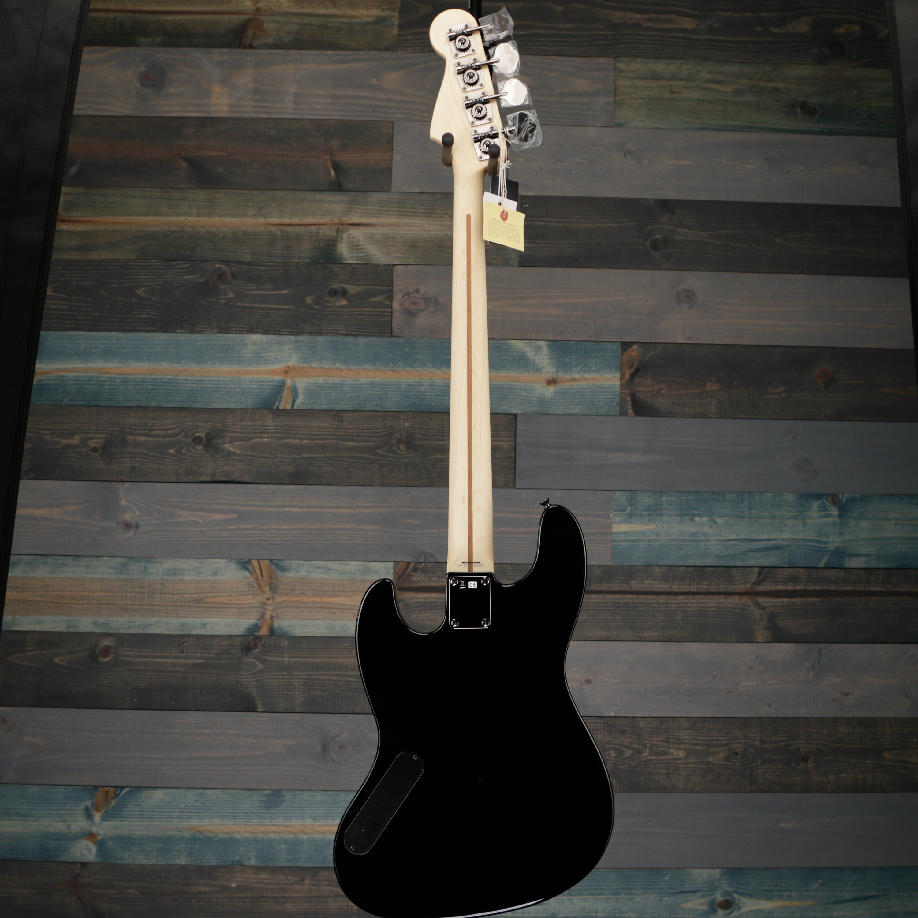 Fender Aerodyne Jazz Bass Rosewood Stained Fingerboard, Black, No Pickguard