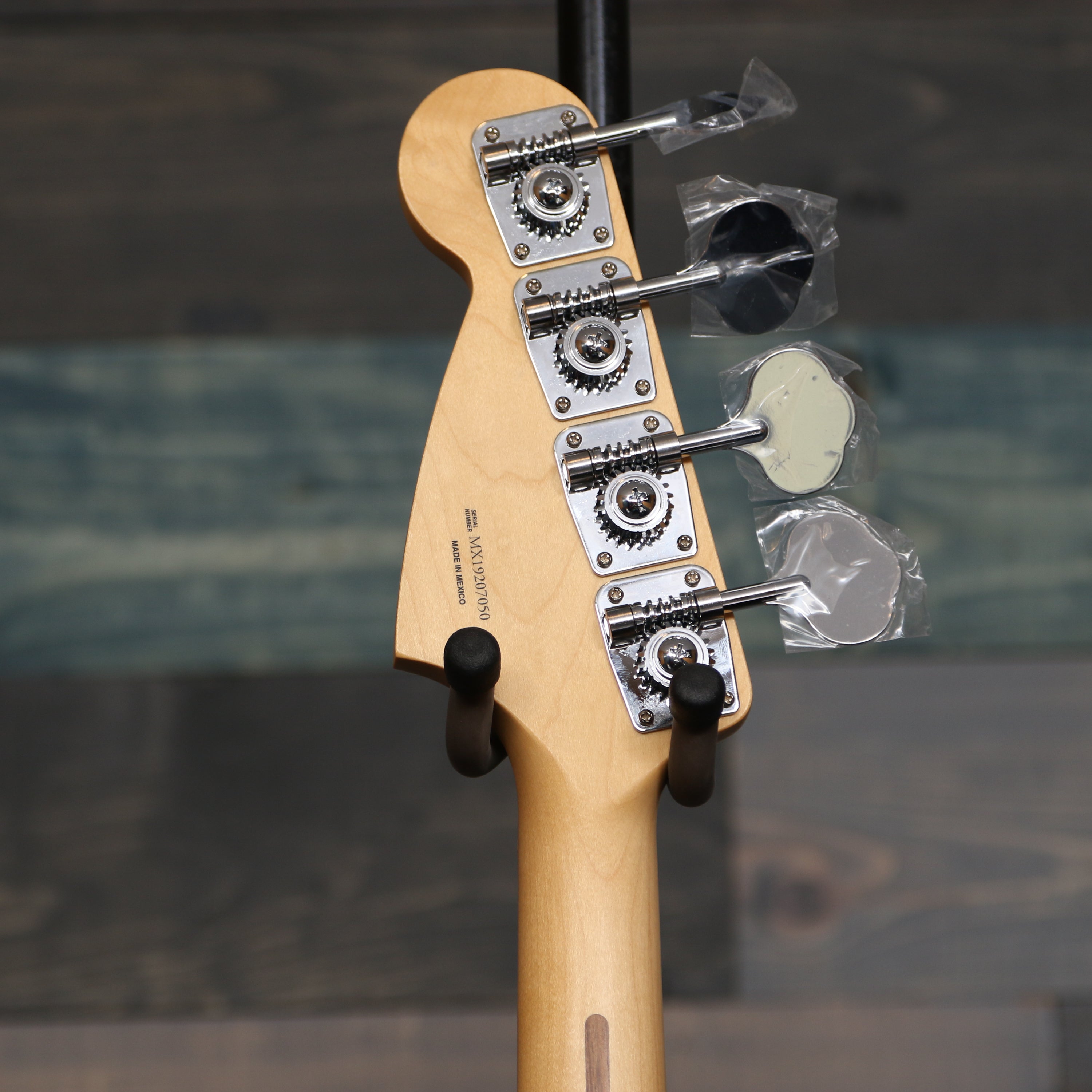 Fender Player Mustang Bass PJ, Maple Fingerboard, Sienna Sunburst