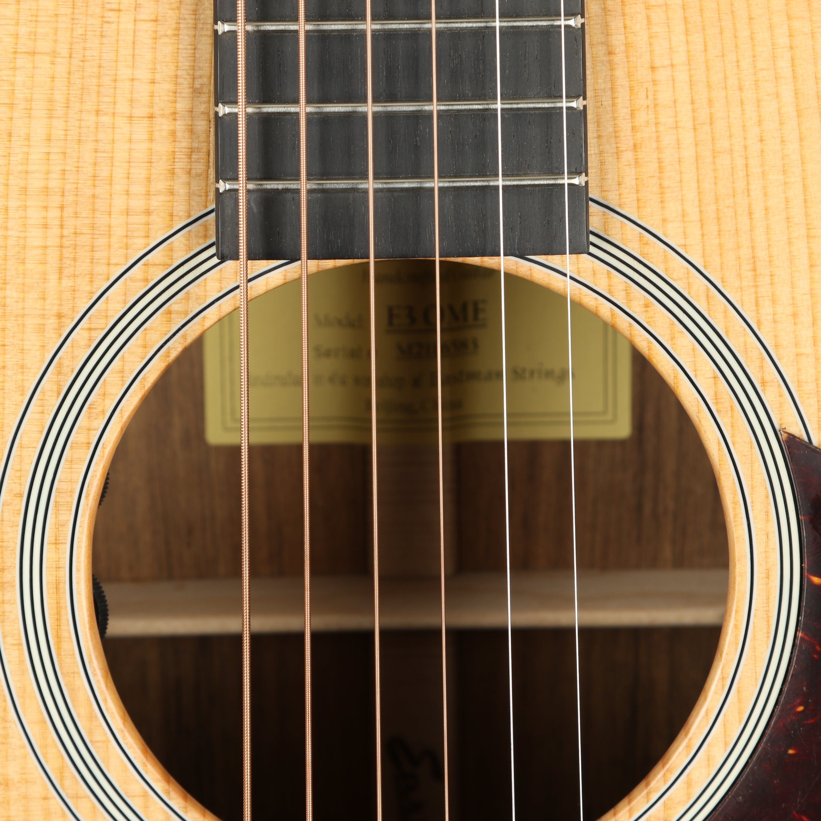 Eastman E3OME Acoustic Guitar - Natural