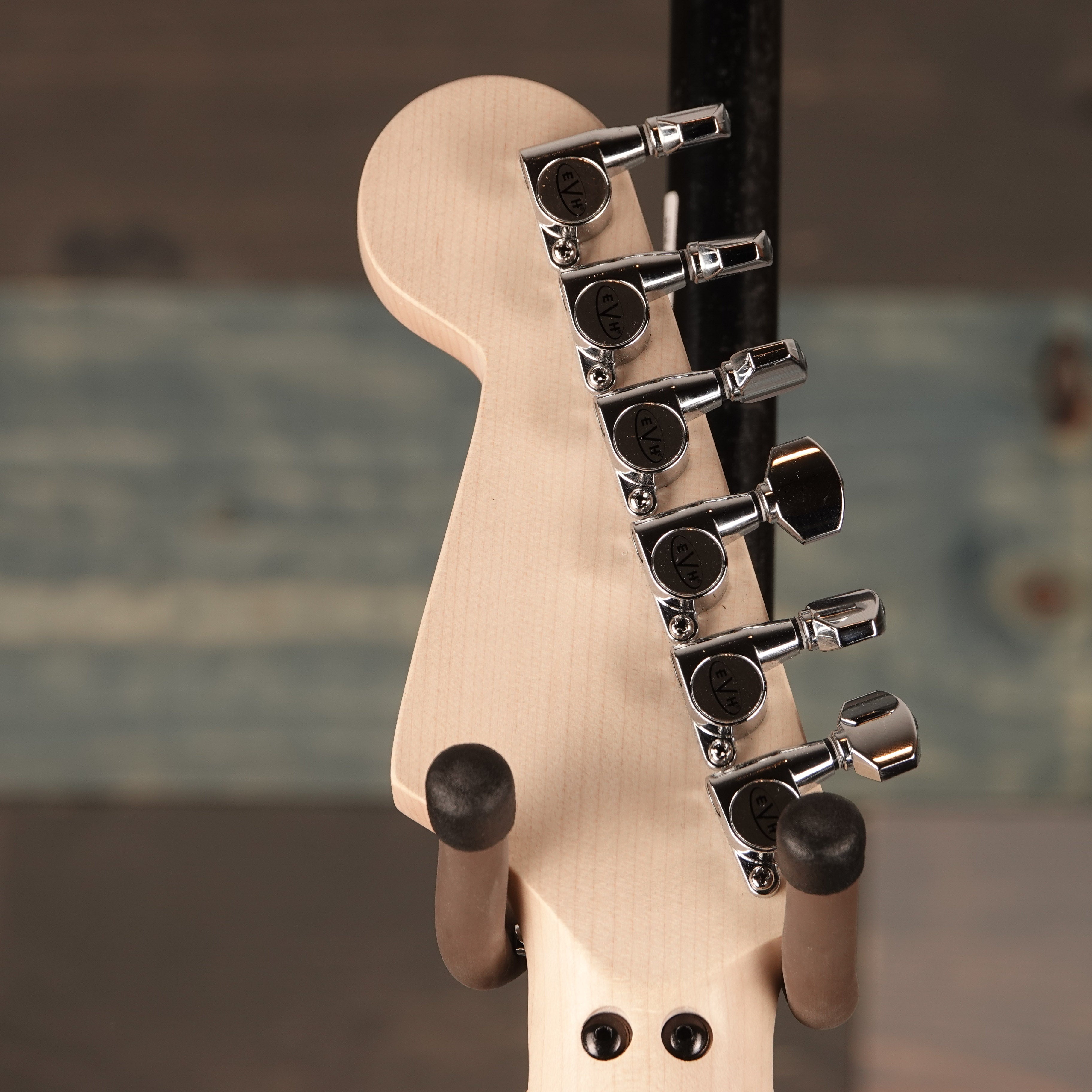 EVH Striped Series White with Black Stripes