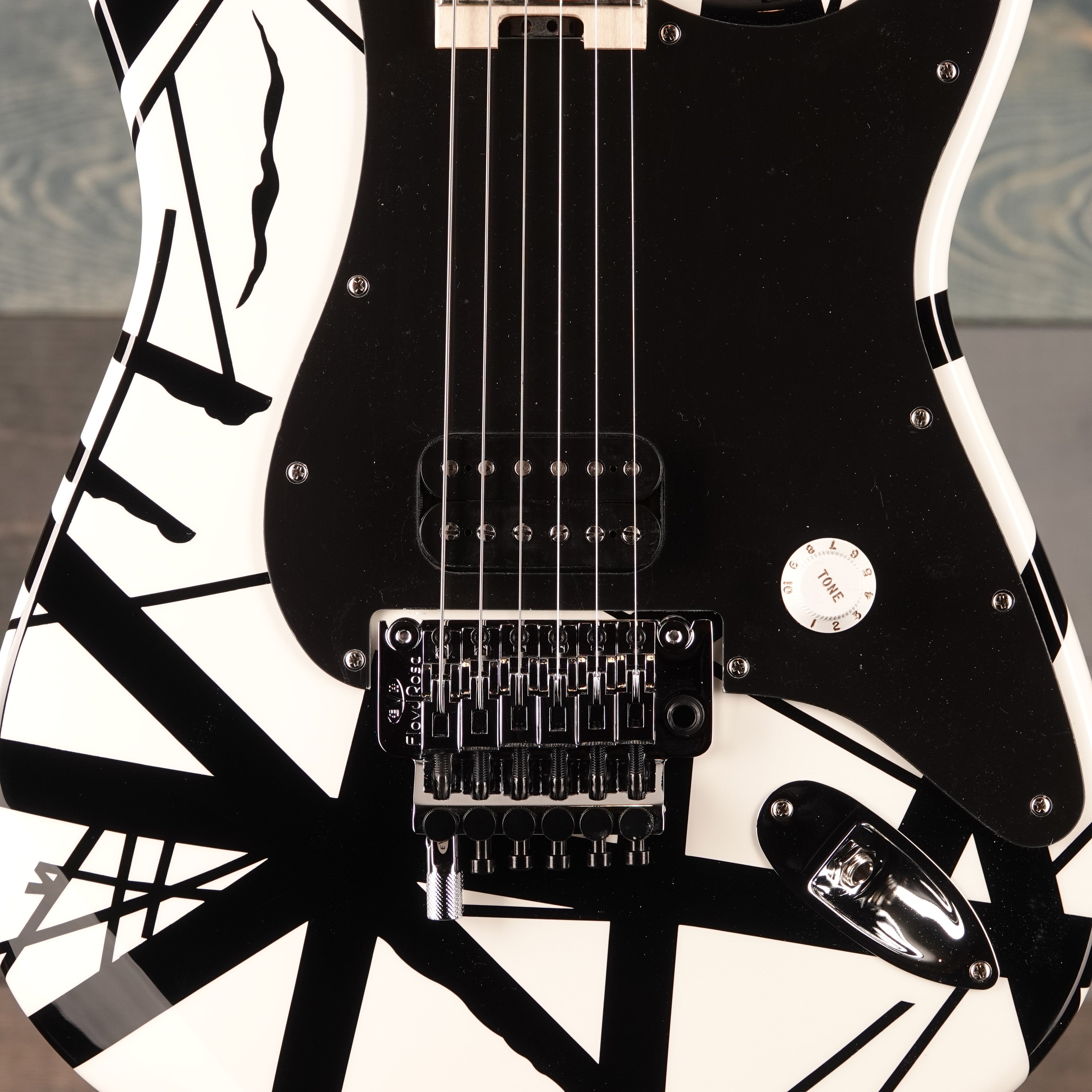 EVH Striped Series White with Black Stripes