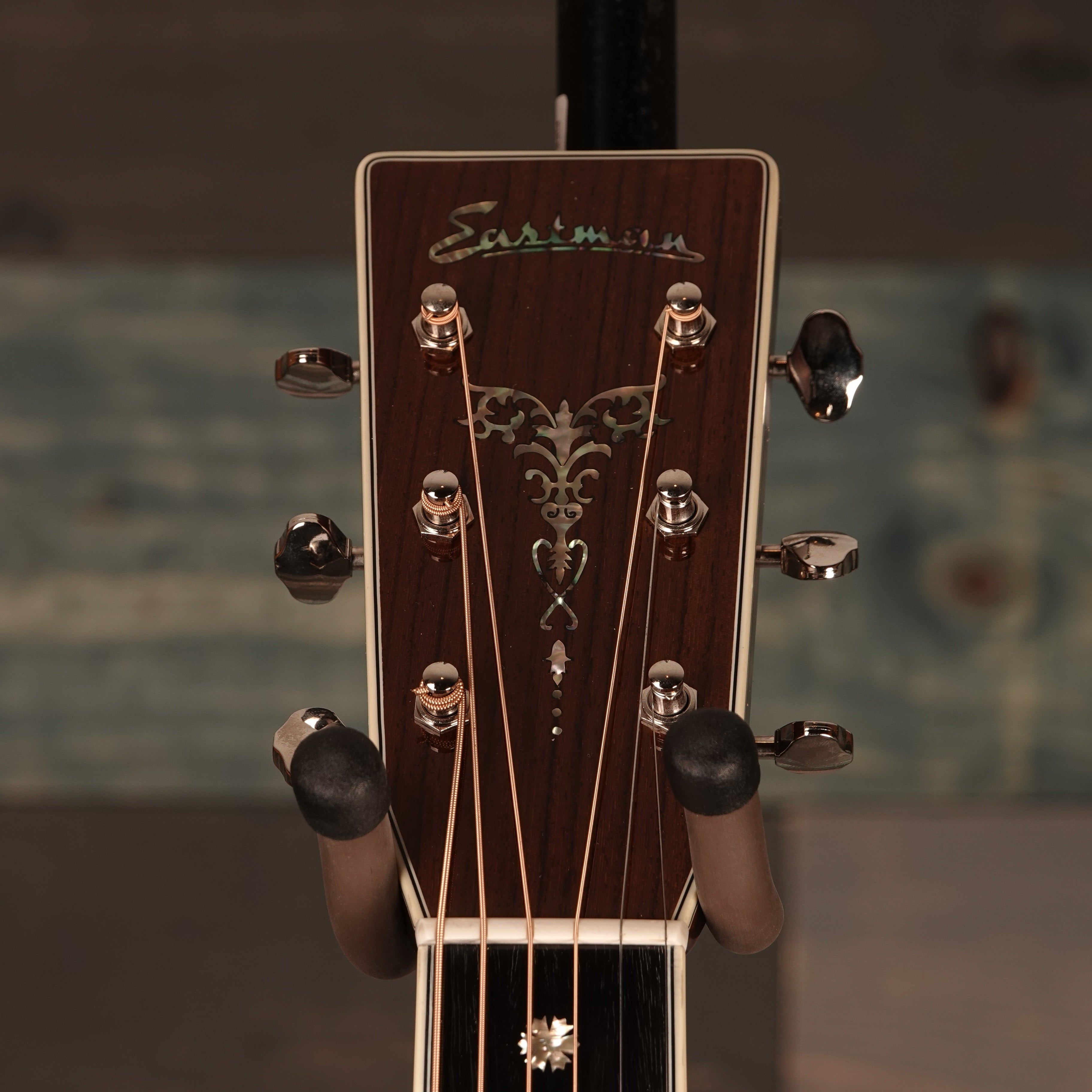 Eastman Guitars E40OM-SB Sunburst Solid Rosewood Acoustic Guitar