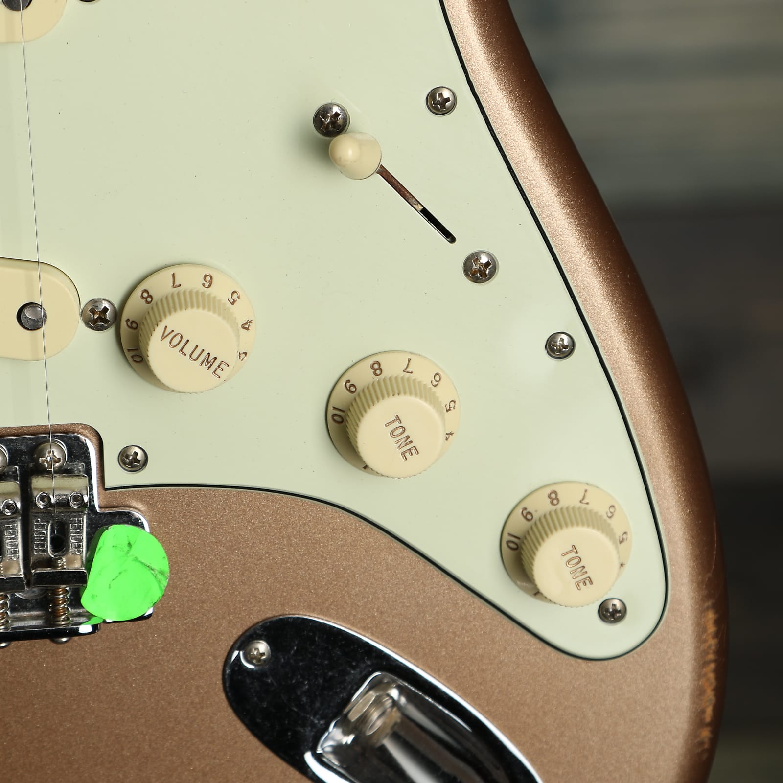 Fender Vintera Road Worn '60s Stratocaster, Pau Ferro FB, Firemist Gold