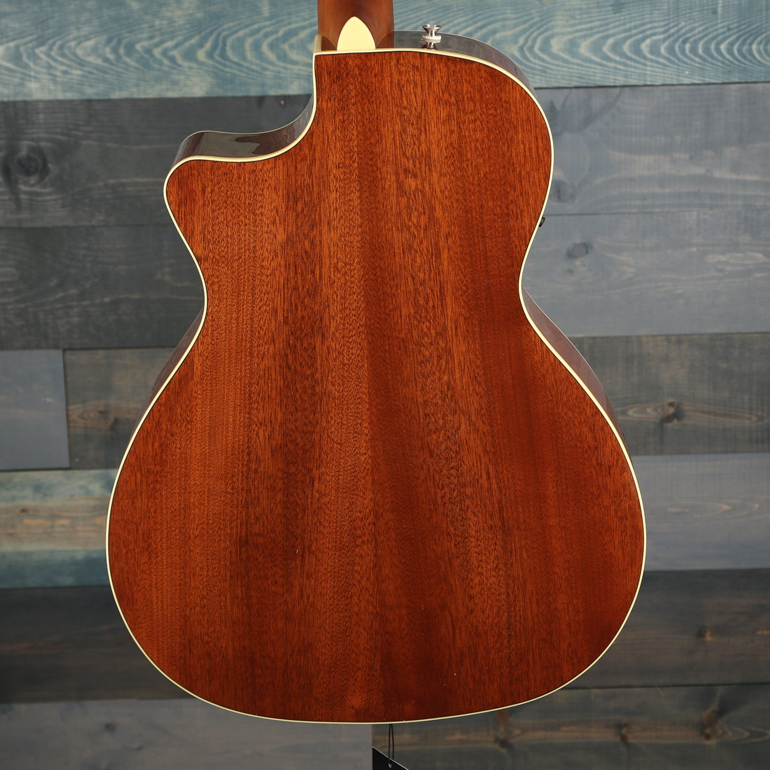Fender Newporter Player, Walnut Fingerboard, Sunburst