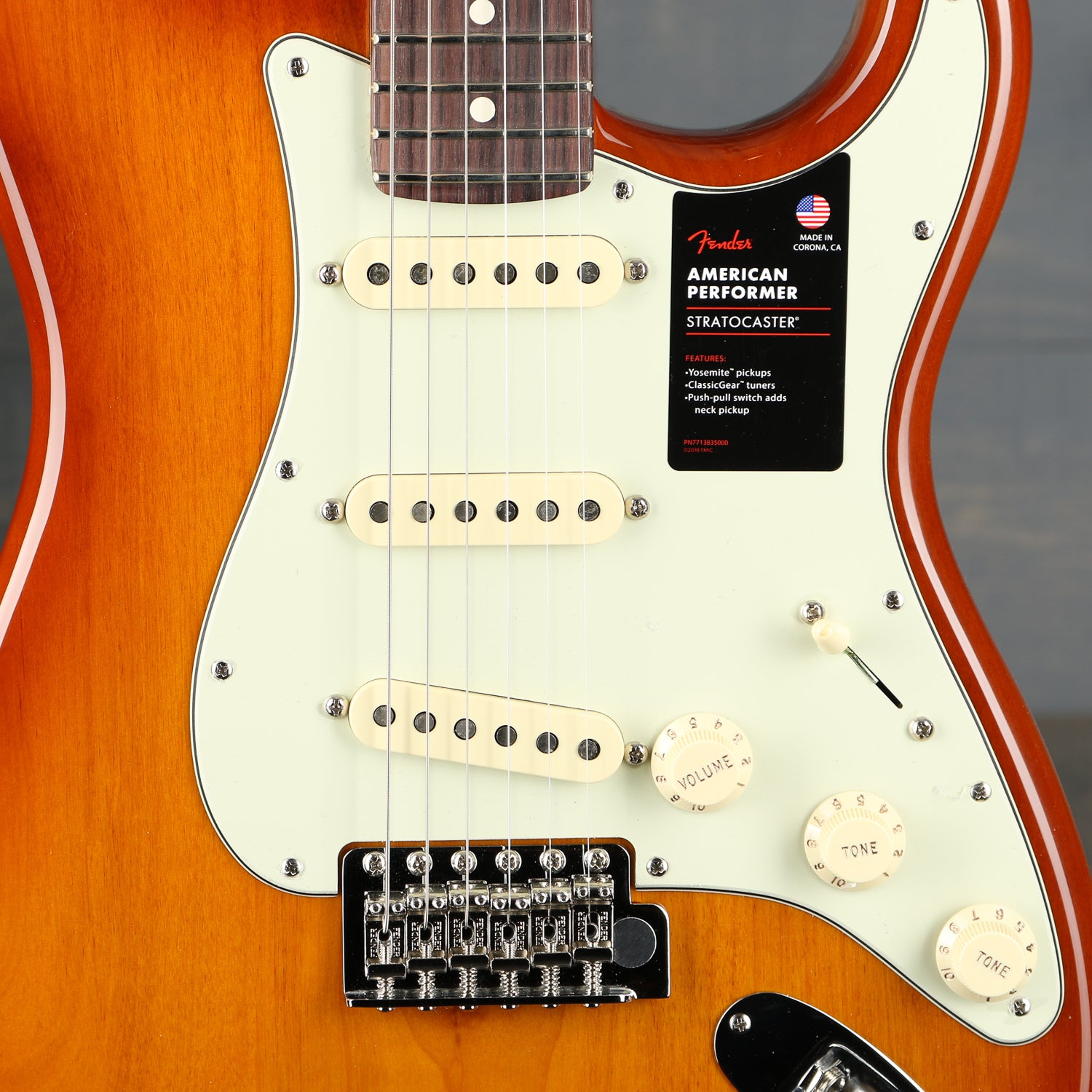 Fender American Performer Stratocaster, Rosewood Fingerboard, Honey Burst