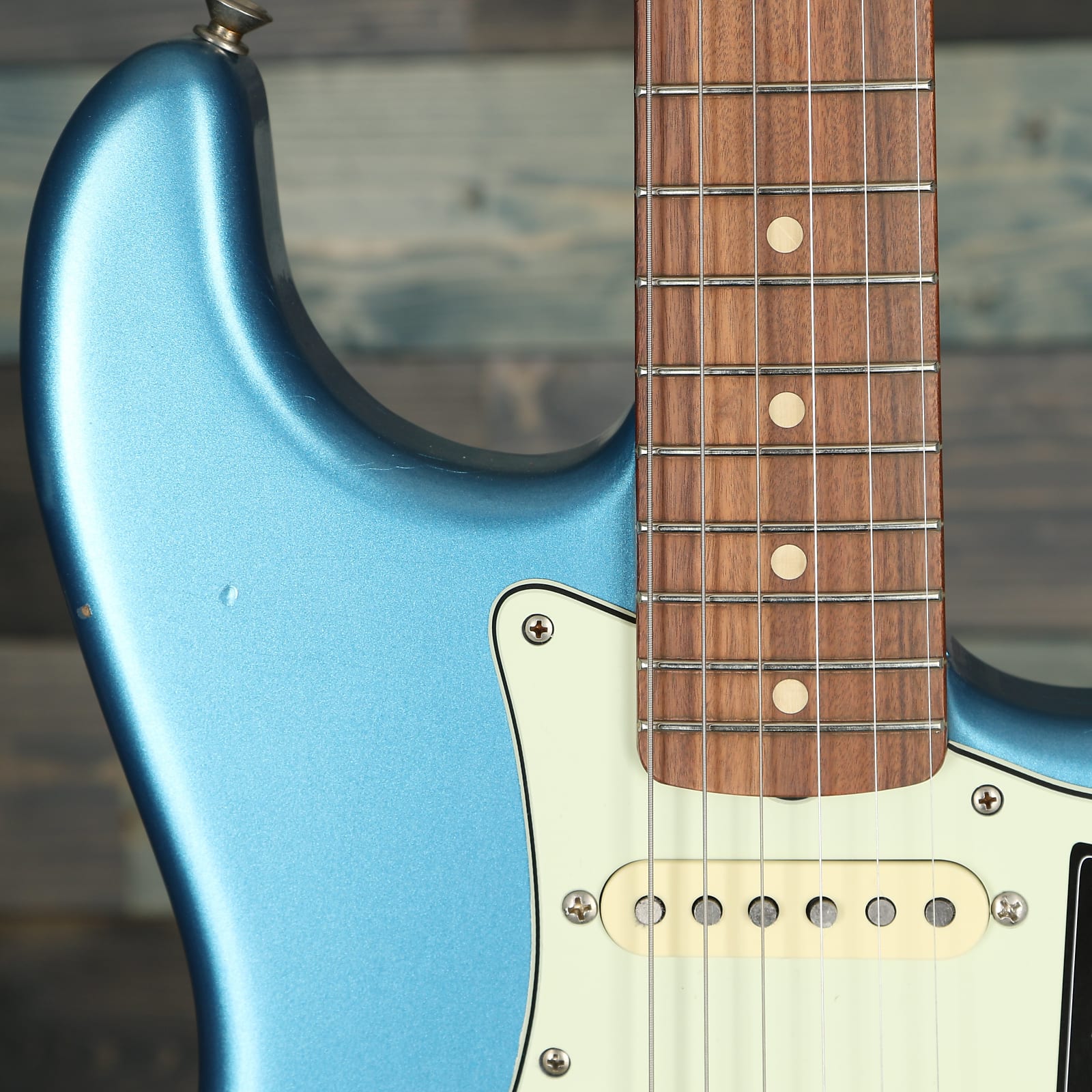 Fender Vintera Road Worn 60s Stratocaster, Pau Ferro FB - Lake Placid Blue