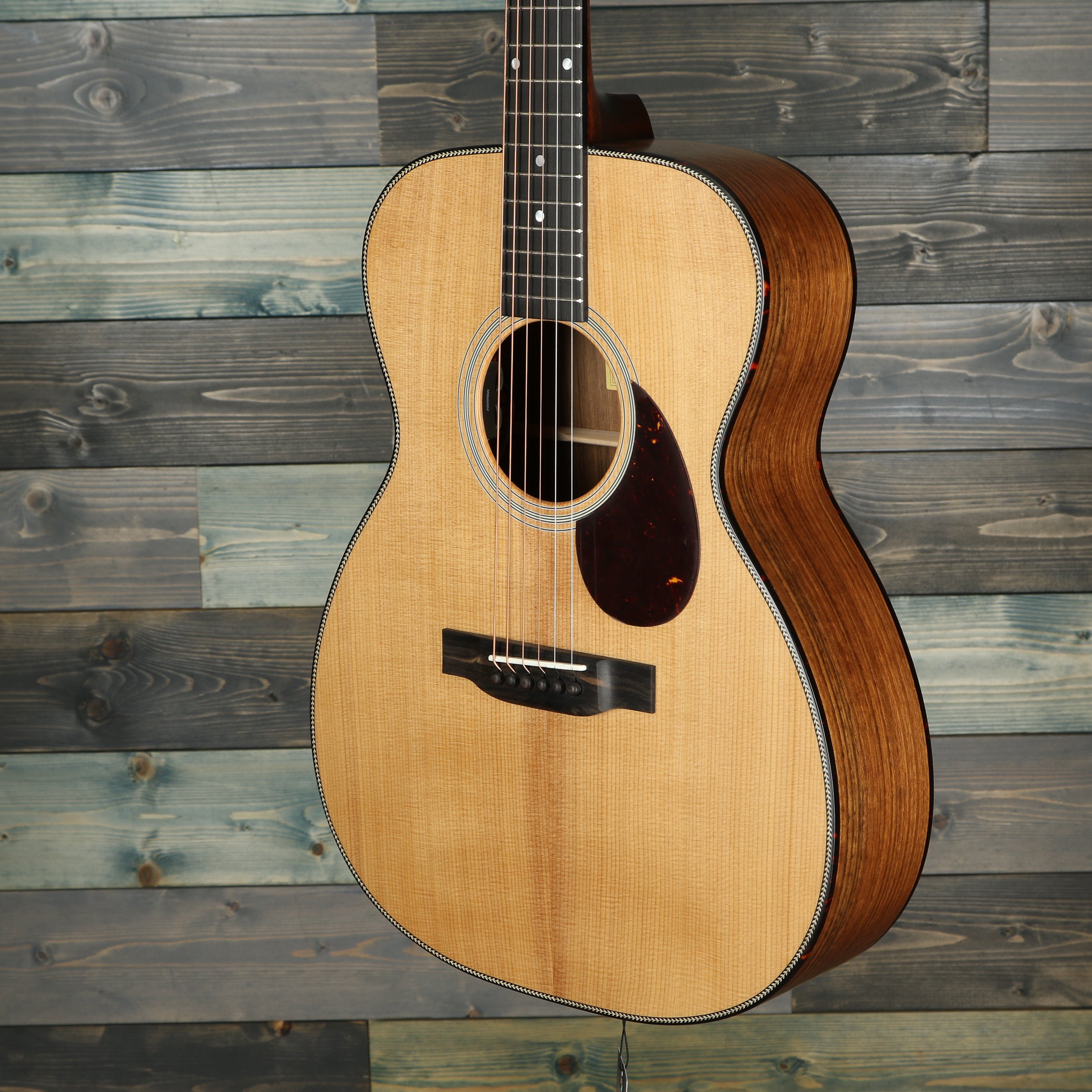 Eastman E3OME Acoustic Guitar - Natural