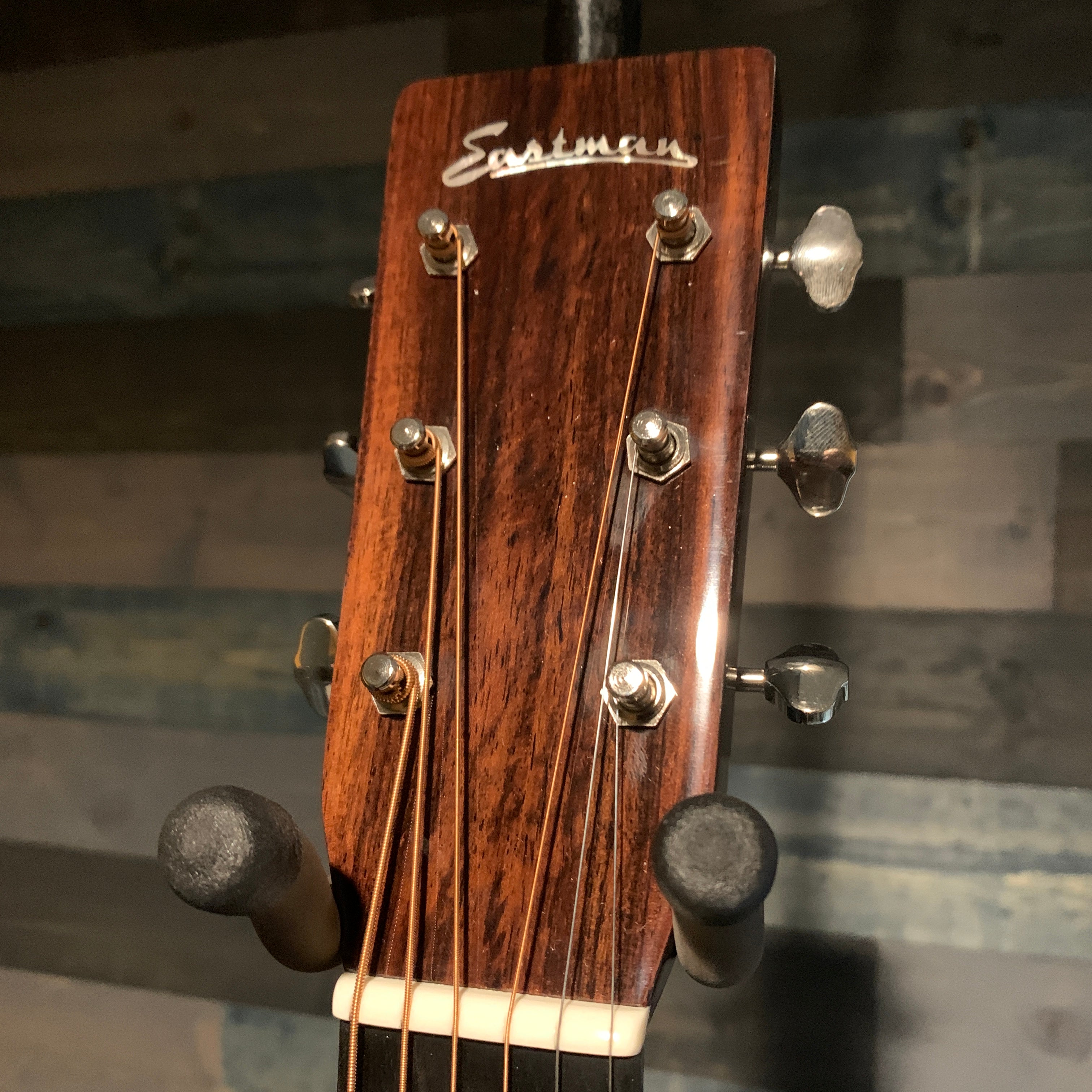 Eastman Guitars E20OM-TC Thermocured Solid Top Acoustic Guitar