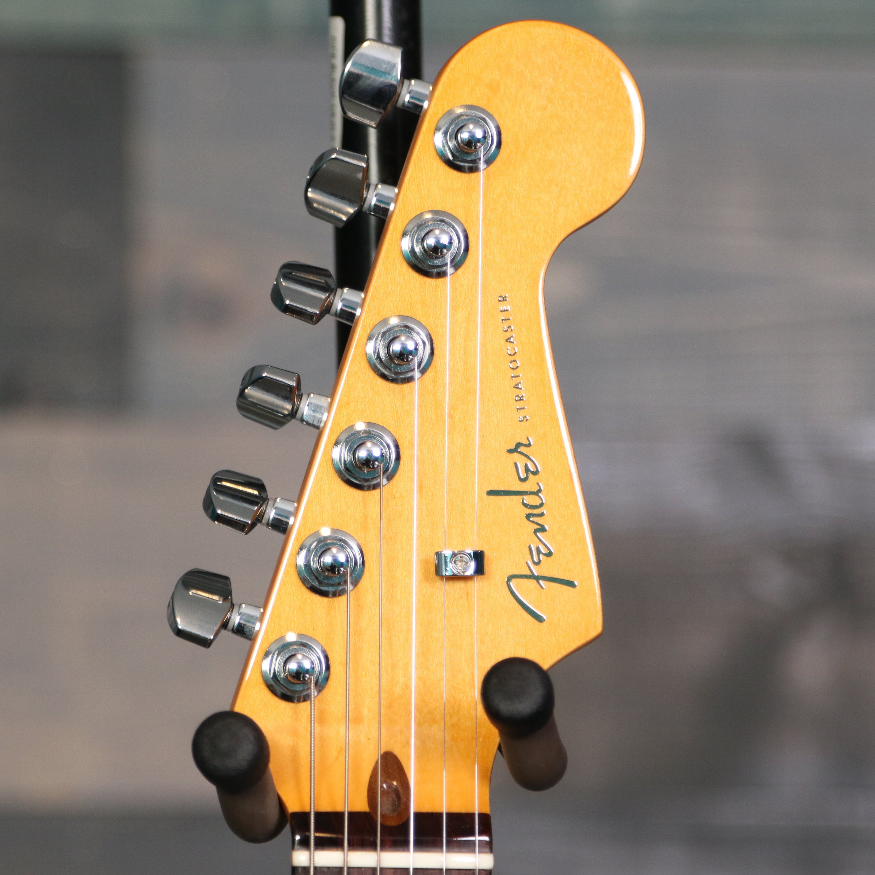 Fender American Ultra Stratocaster, Rosewood Fingerboard, Arctic Pearl