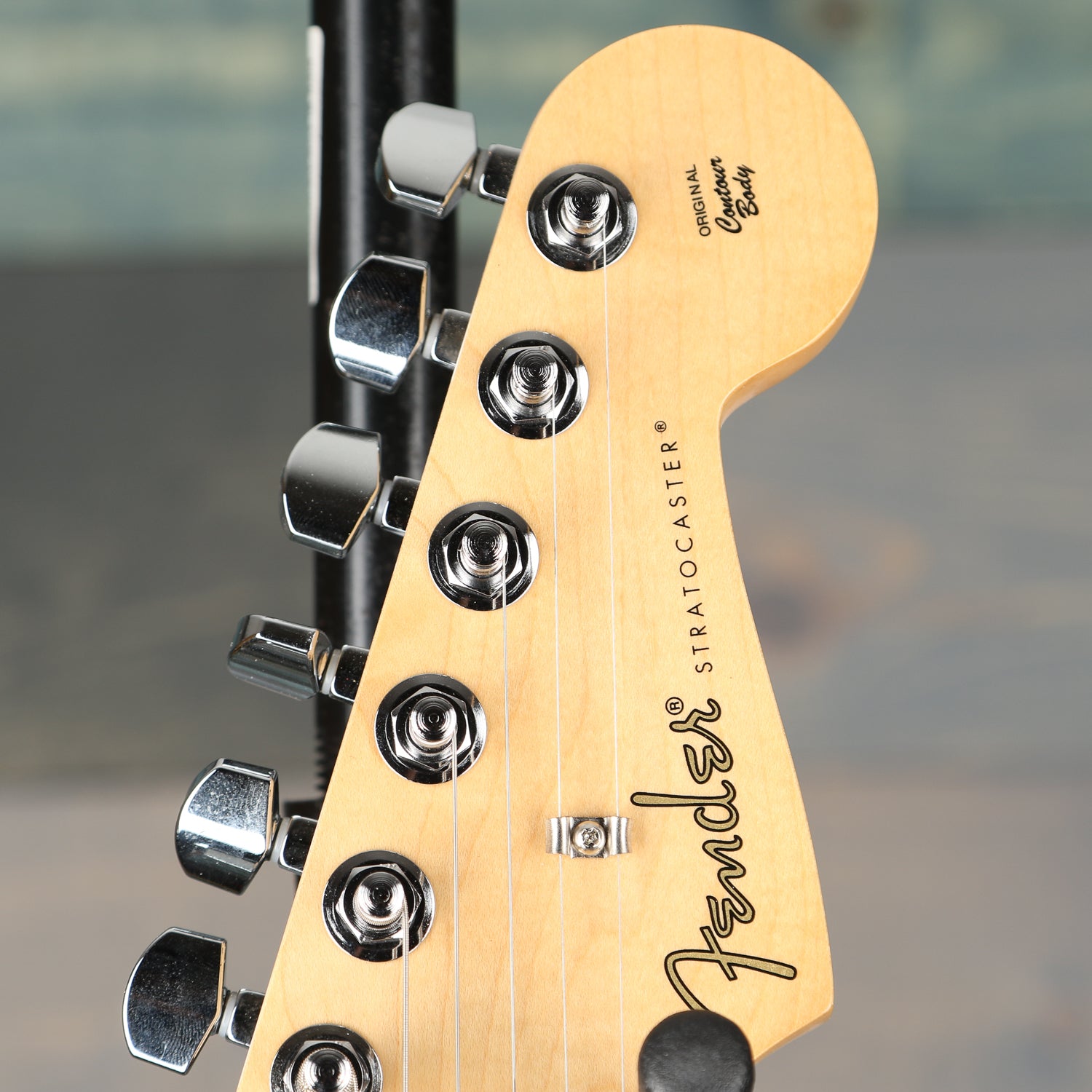 Fender Player Stratocaster HSS Plus Top, Maple Fingerboard, Aged Cherry Burst