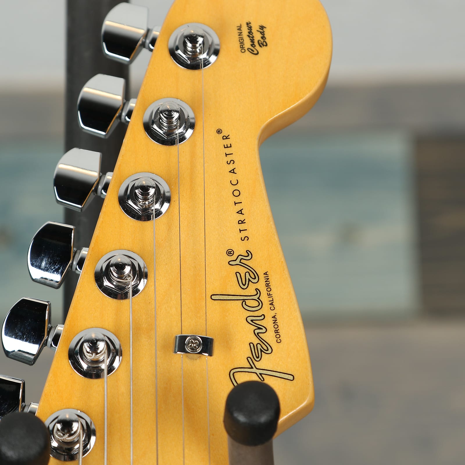 Fender American Professional II Stratocaster HSS, Maple FB, 3-Color Sunburst