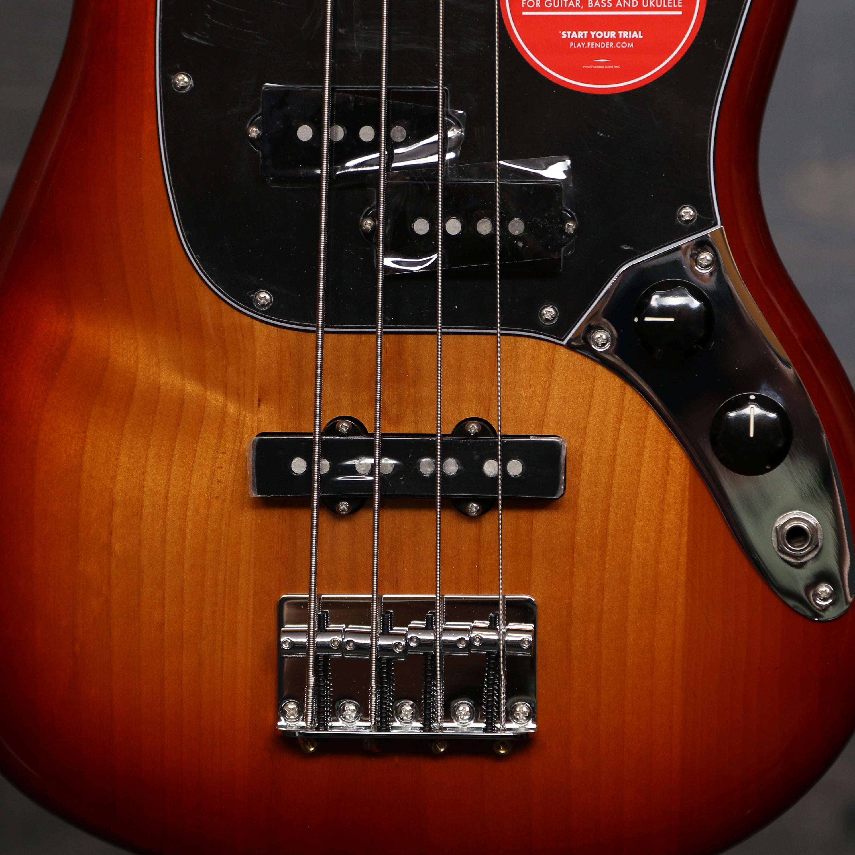 Fender Player Mustang Bass PJ, Maple Fingerboard, Sienna Sunburst