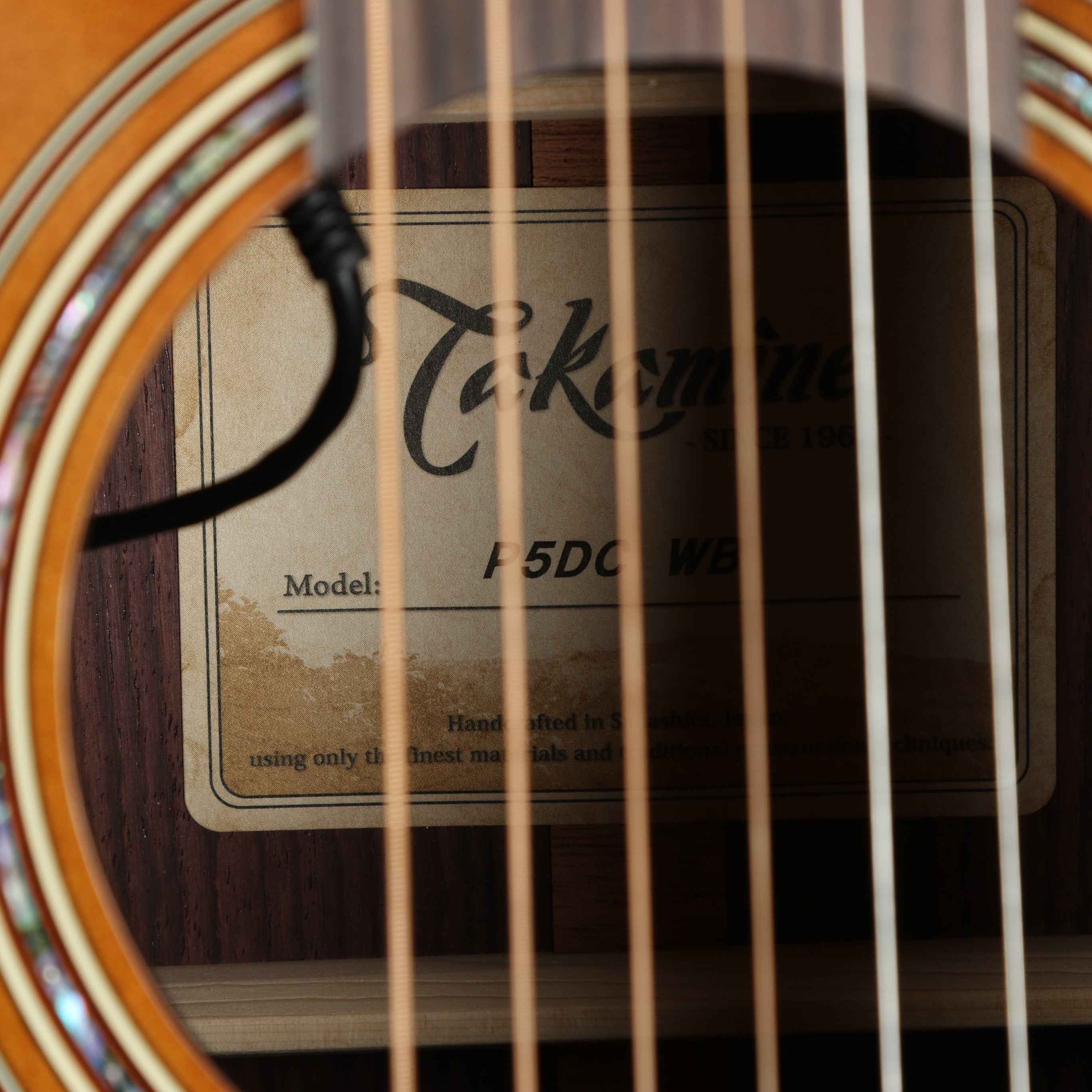 Takamine Pro Series 5 P5DC Dreadnought Acoustic-Electric Guitar Whiskey Brown