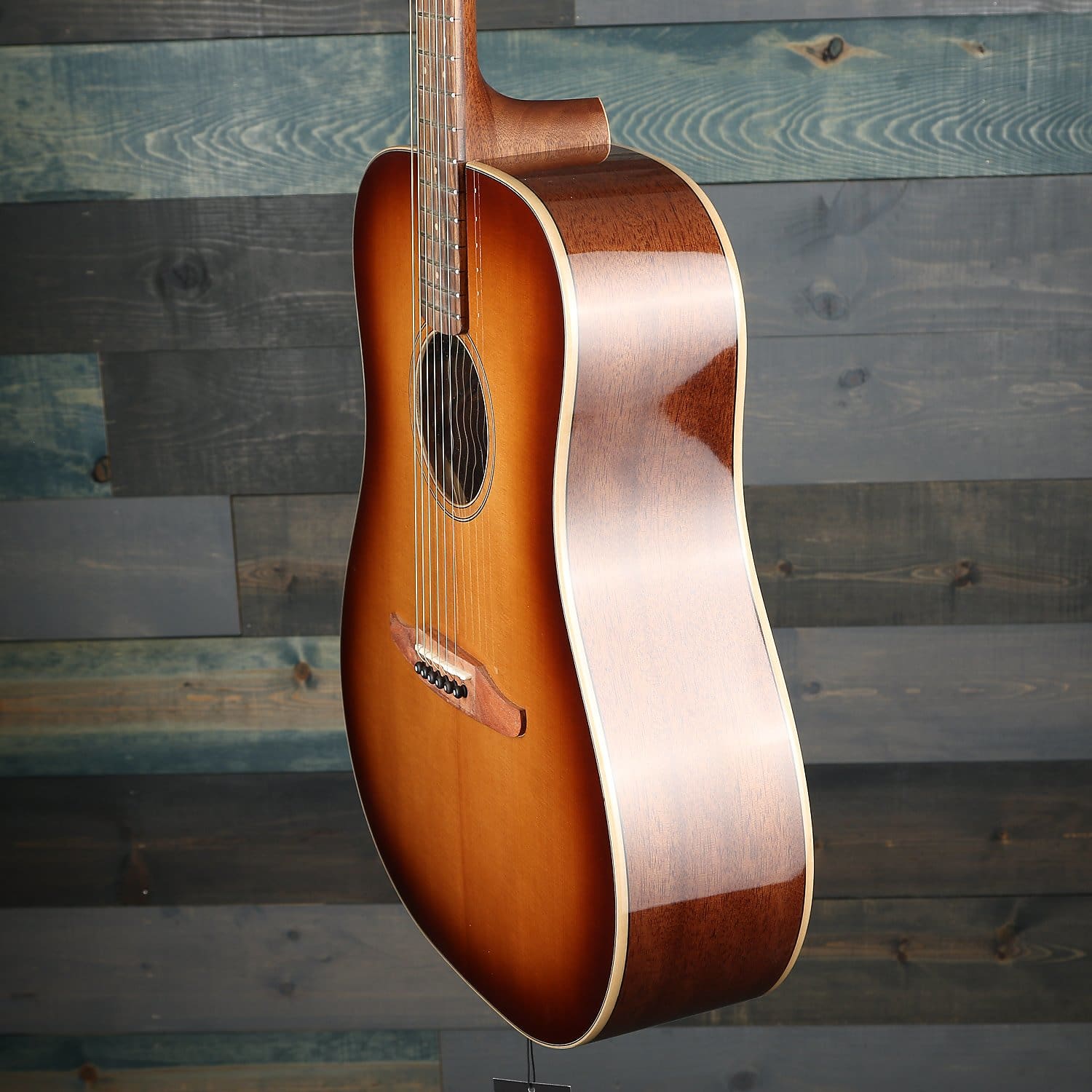 Fender Redondo Classic, Pau Ferro Fingerboard, Aged Cherry Burst